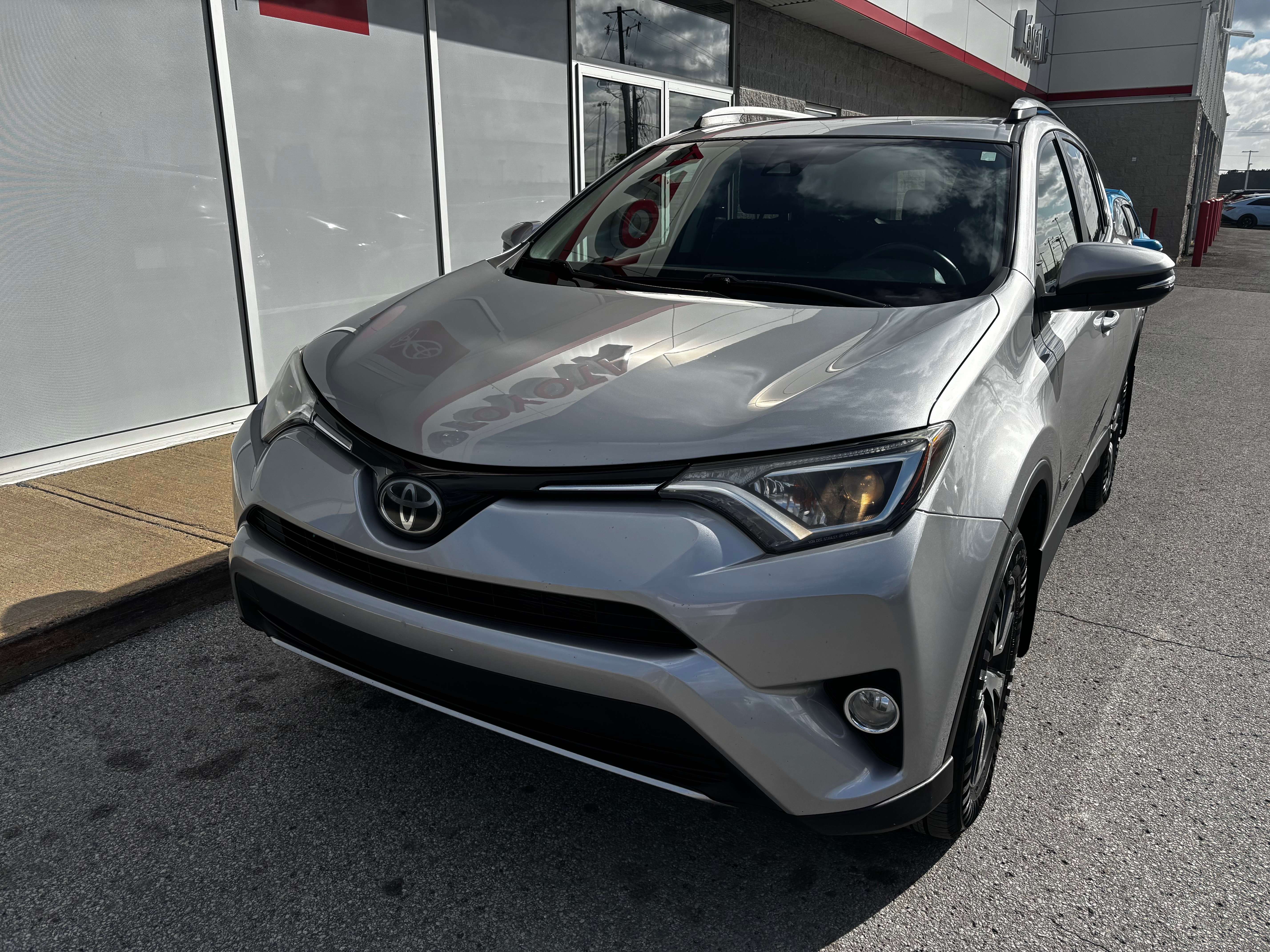 2017 Toyota RAV4 XLE — снимка 1