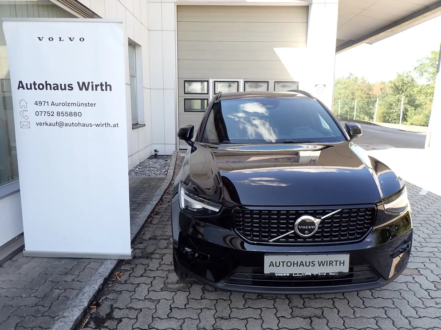Volvo XC40 B3 Plus Dark /Lichtpaket/Connect-Textil/360 Kamera Schwarz - 2