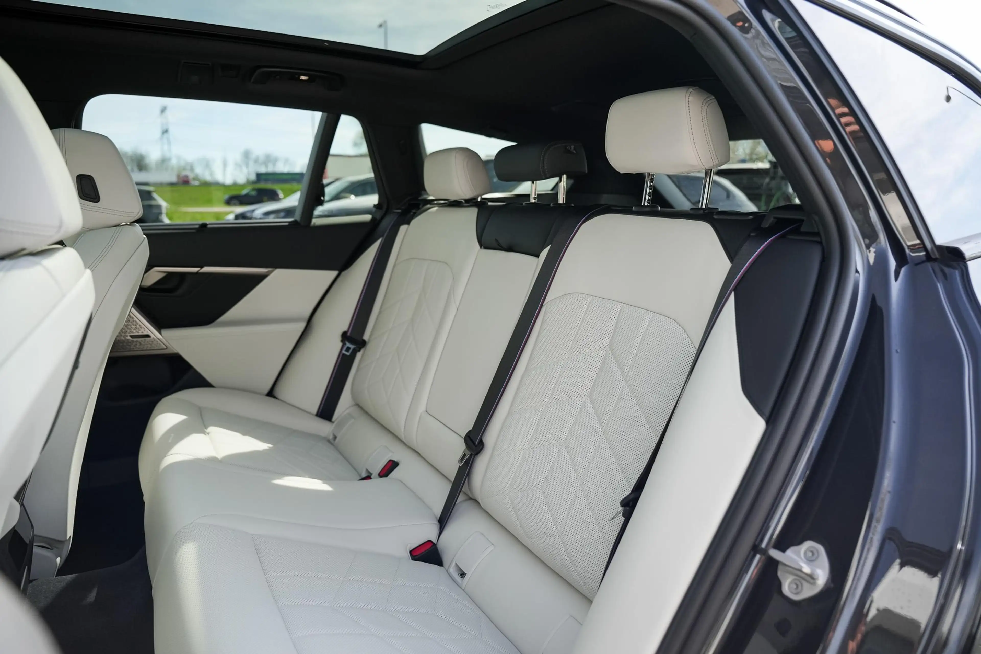 BMW 550 5 Serie Touring 550e xDrive | M Sportpakket Pro | — photo 25