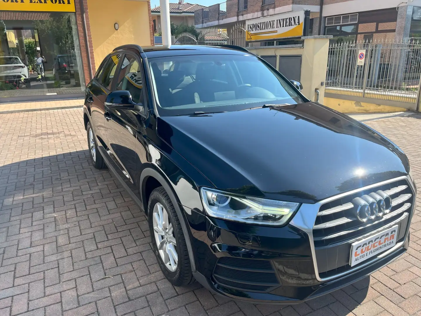 Audi Q3 2.0 TDI 150 CV Business Černá - 2