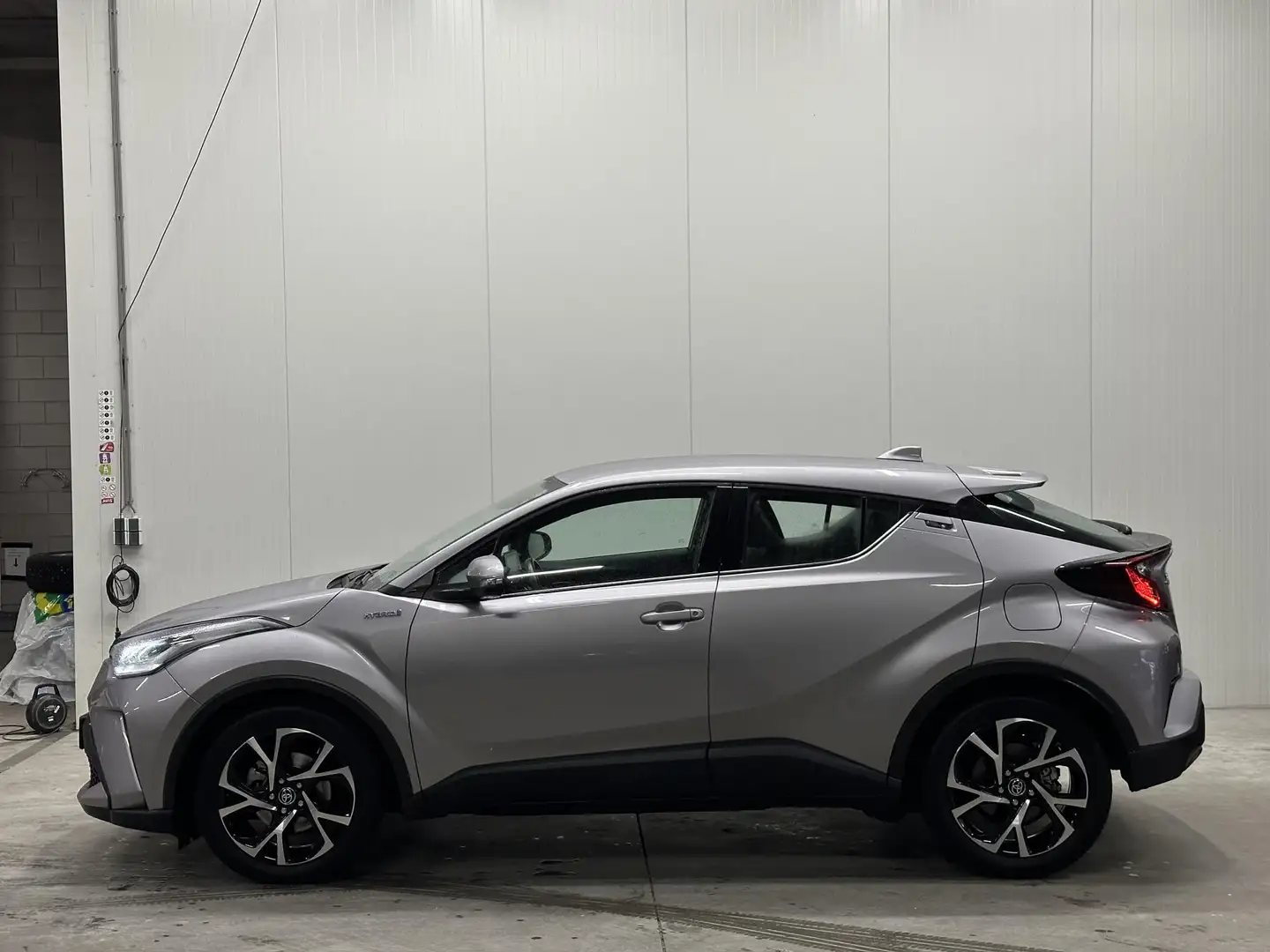 Toyota C-HR 1.8 Hybrid Dynamic | Parkeersensoren | Achteruitri Gris - 2