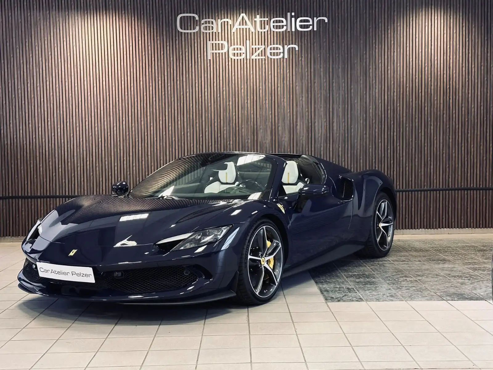 Ferrari *Lift*1.Hand*Sonderfarbe Blu Scozia.*
