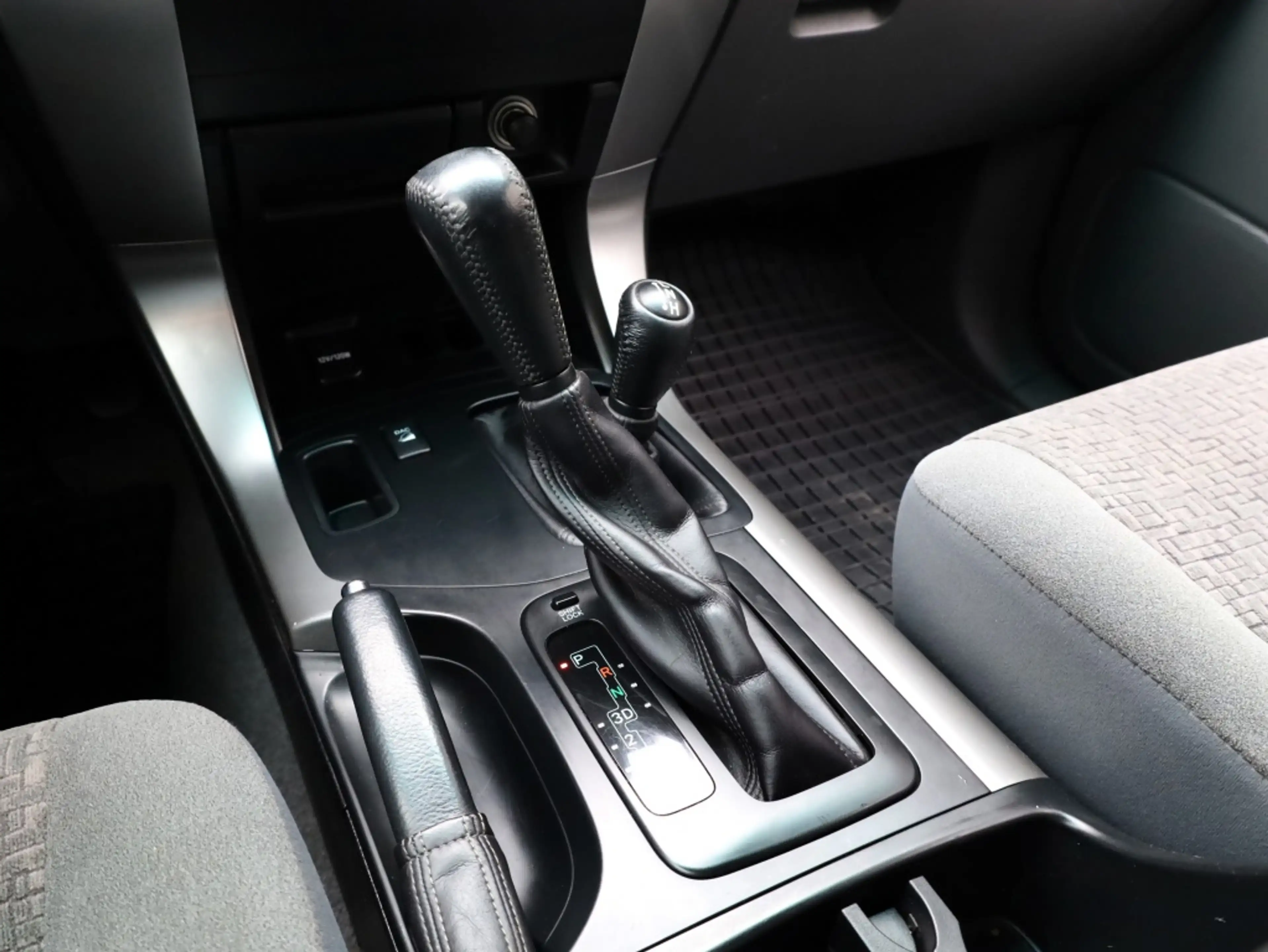 Toyota Land Cruiser 4.0 V6 VVT-i | Automaat | 8-Persoons | Clima — photo 20