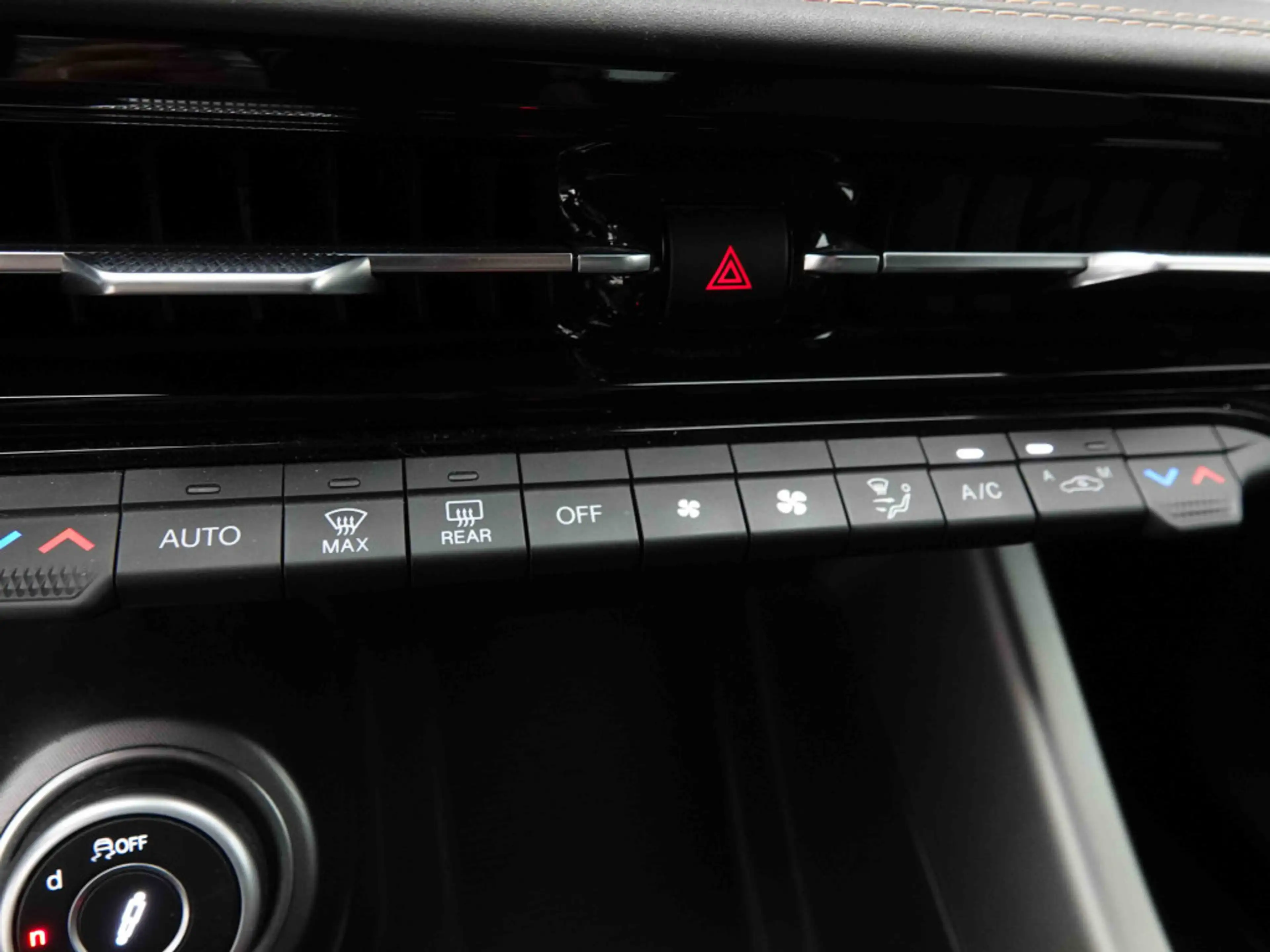 Alfa Romeo Tonale 1.5 Hybrid AUT 175 Veloce Pack | Leather | Alu19 | Camera | GPS — photo 15