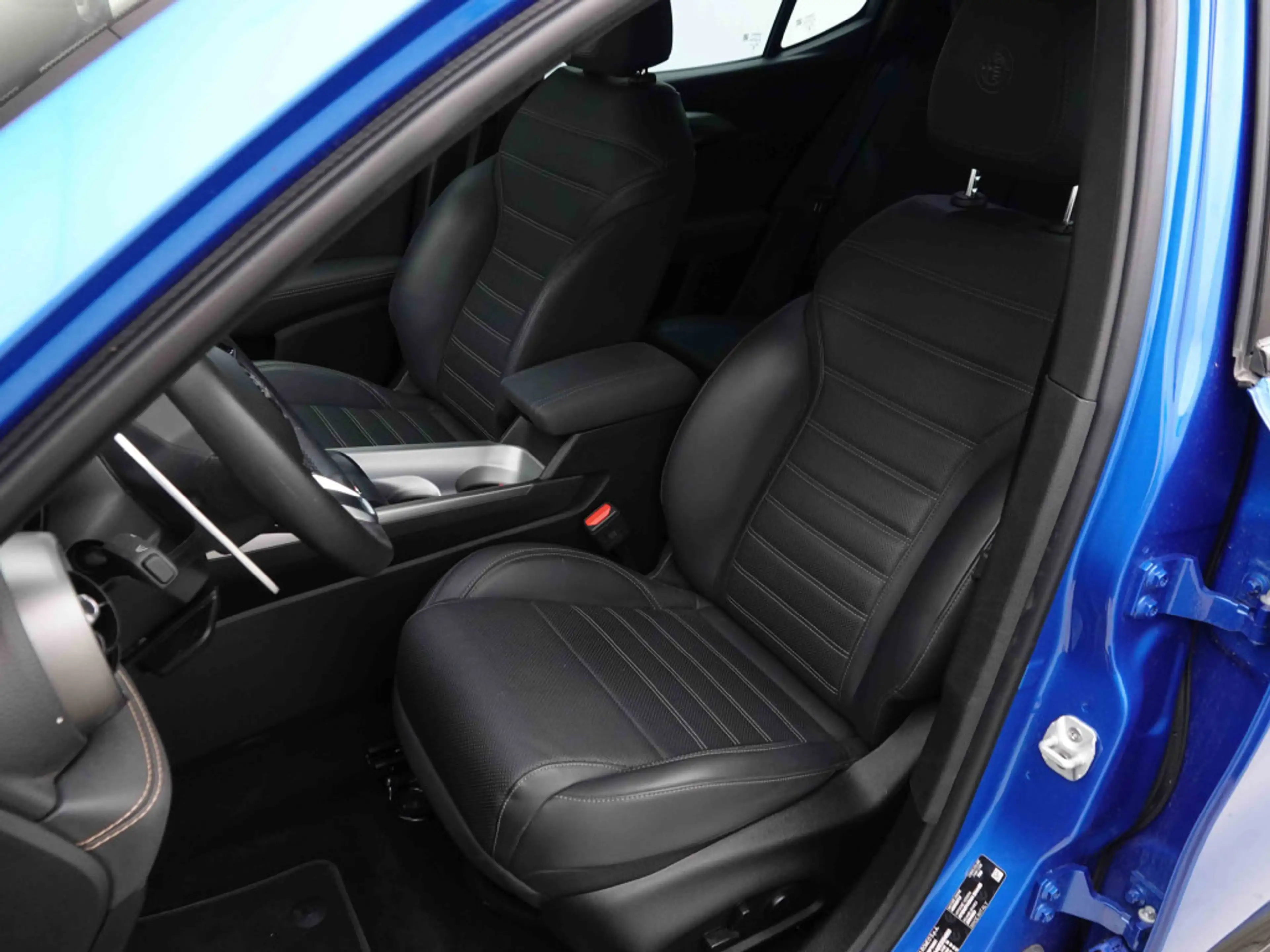 Alfa Romeo Tonale 1.5 Hybrid AUT 175 Veloce Pack | Leather | Alu19 | Camera | GPS — photo 7