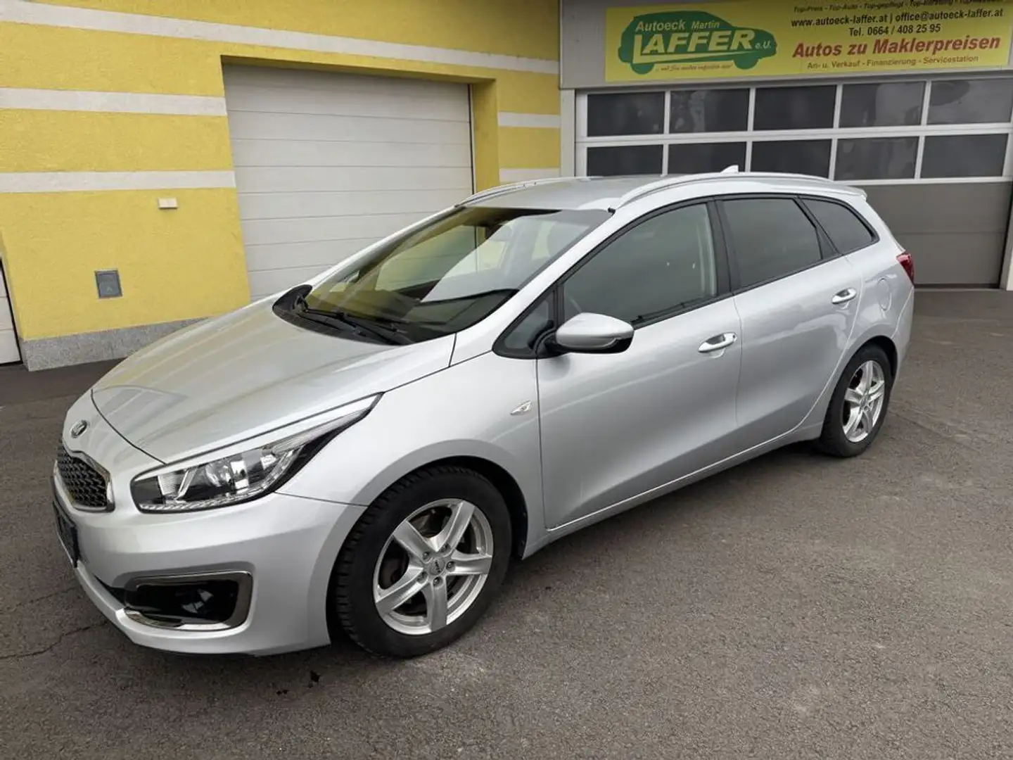 Kia Ceed / cee'd Kombi 1.4 Silber - nur 79600km! Silber - 1