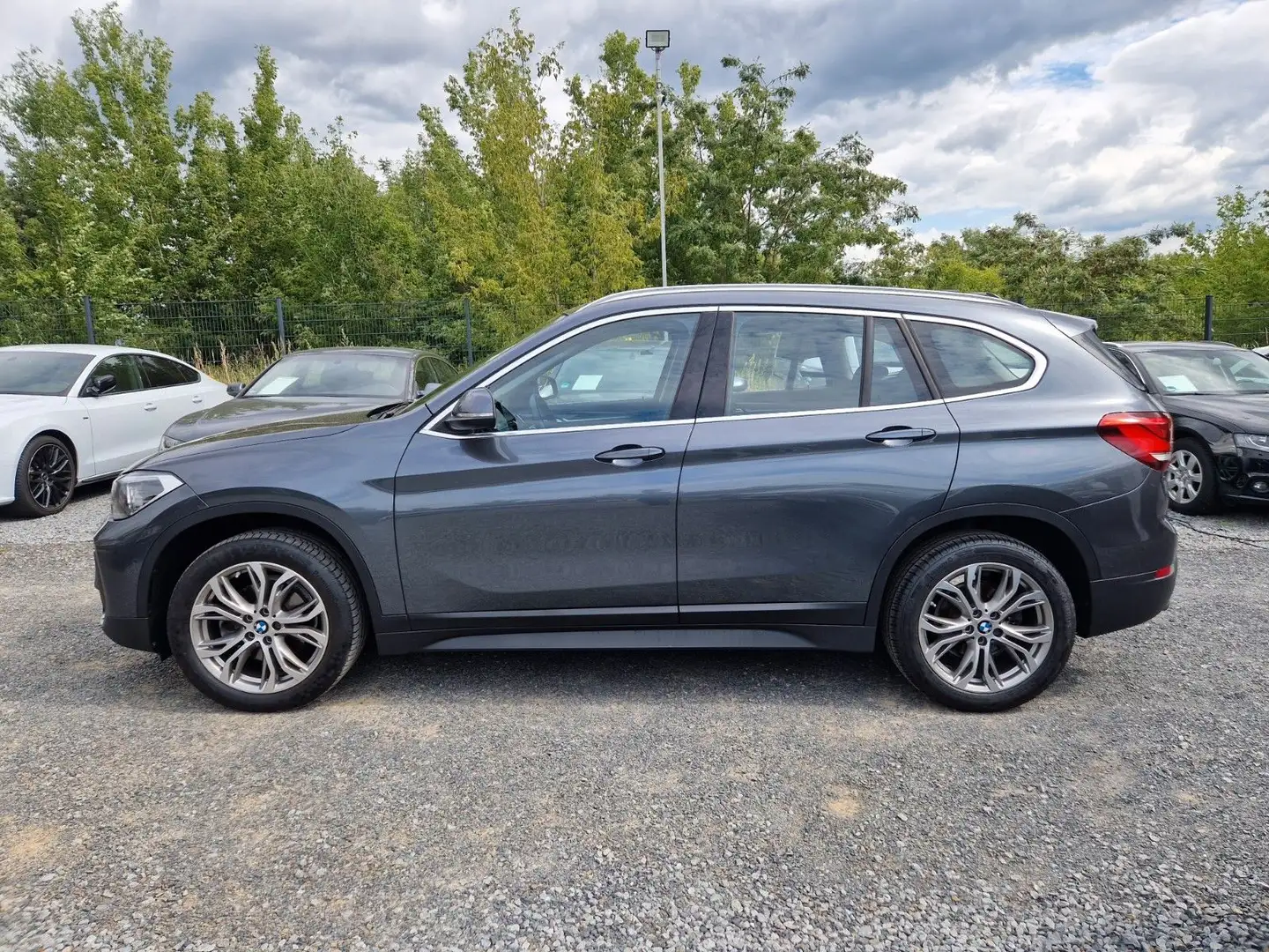 BMW X1 sDrive 18d Advantage AT ACC KAMERA 1.HAND Grijs - 2