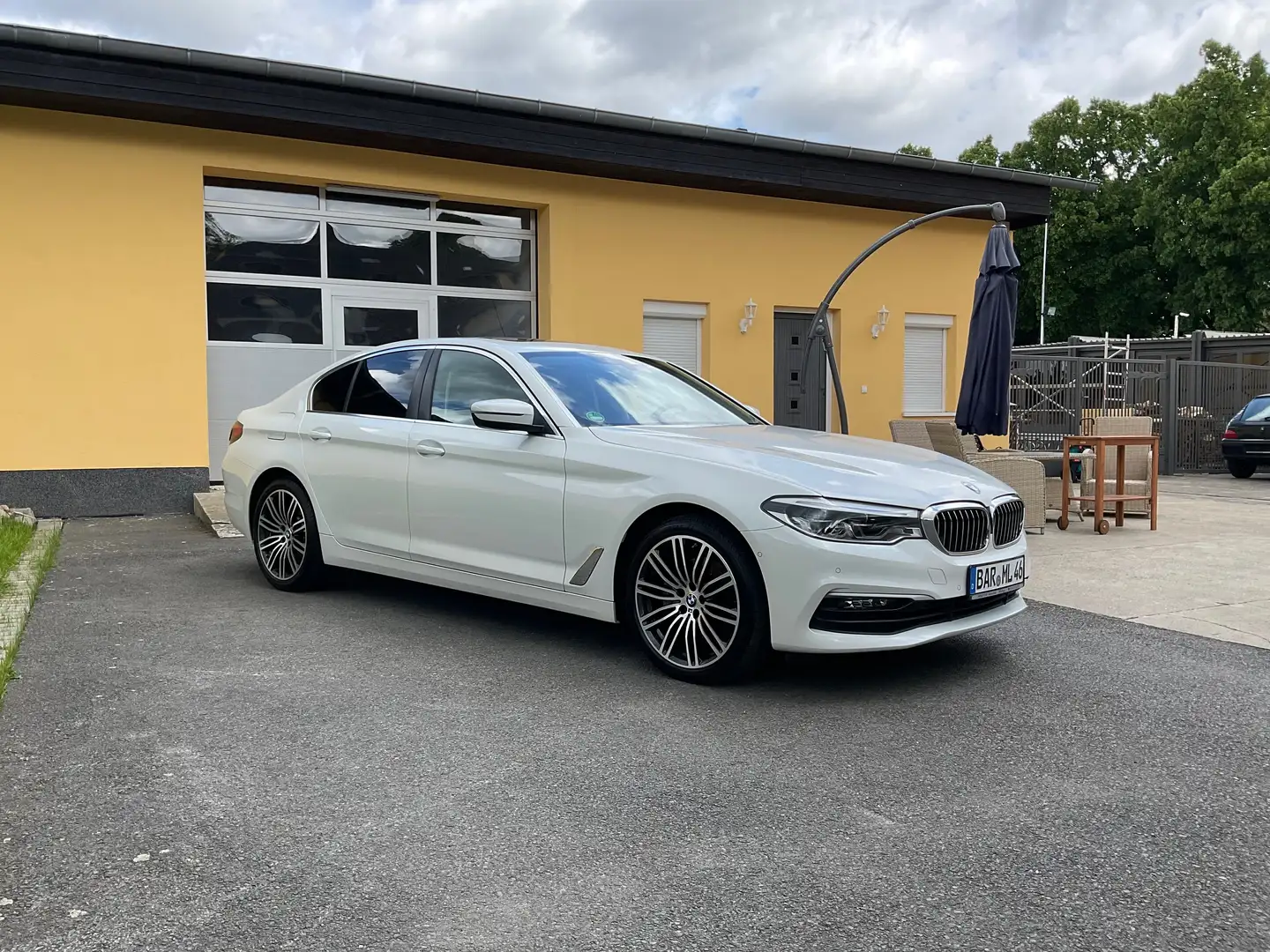 BMW 520 520d Aut. Luxury Line Mild Hybrid Standheizung Weiß - 1