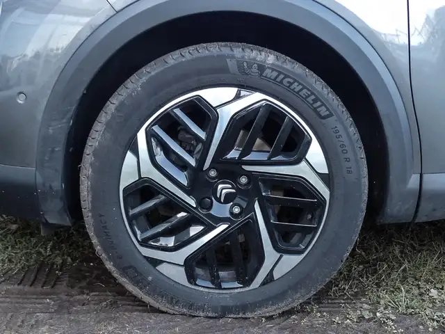 Citroen C4 view 3
