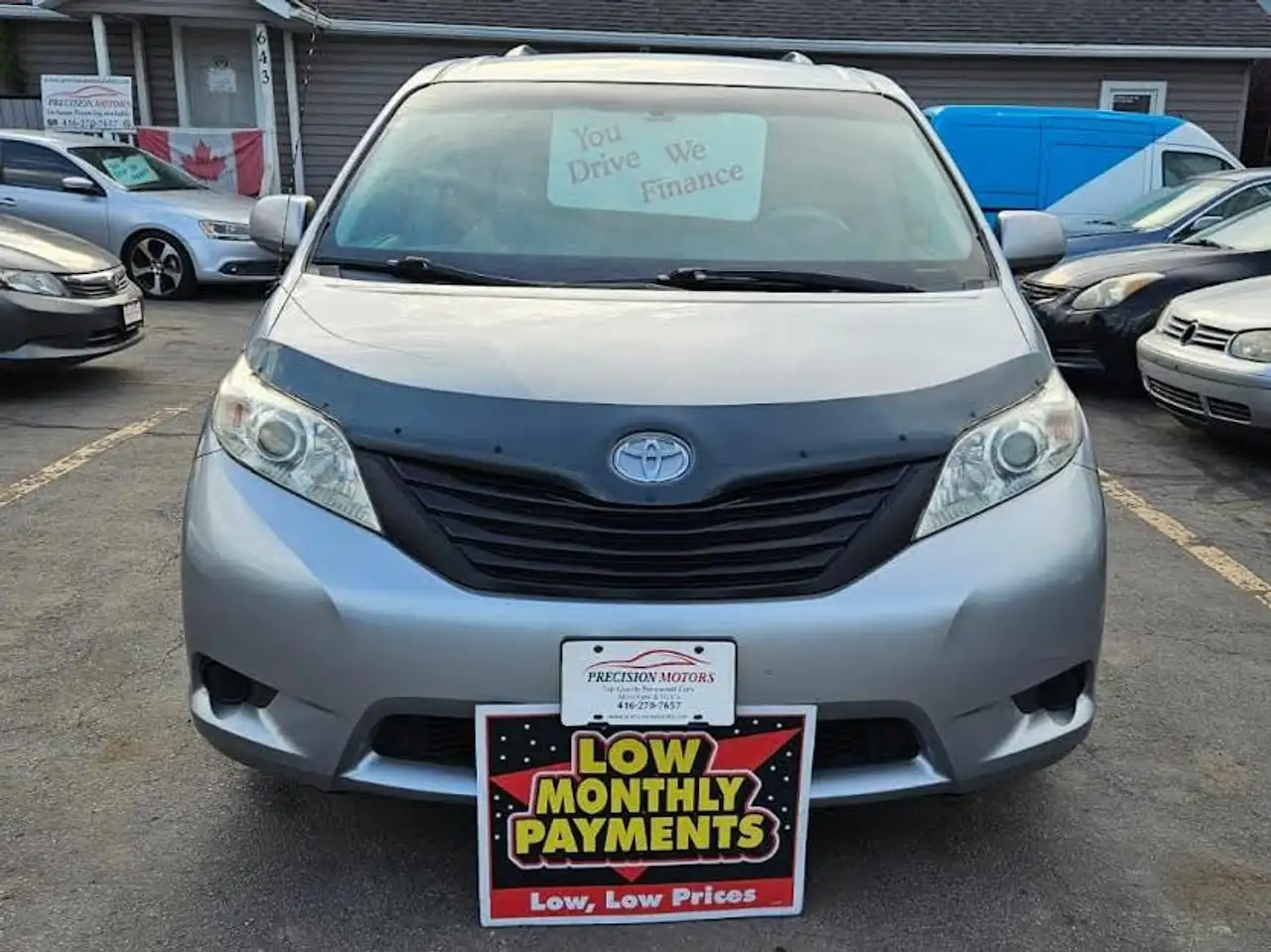 Toyota Sienna снимка Toyota Sienna