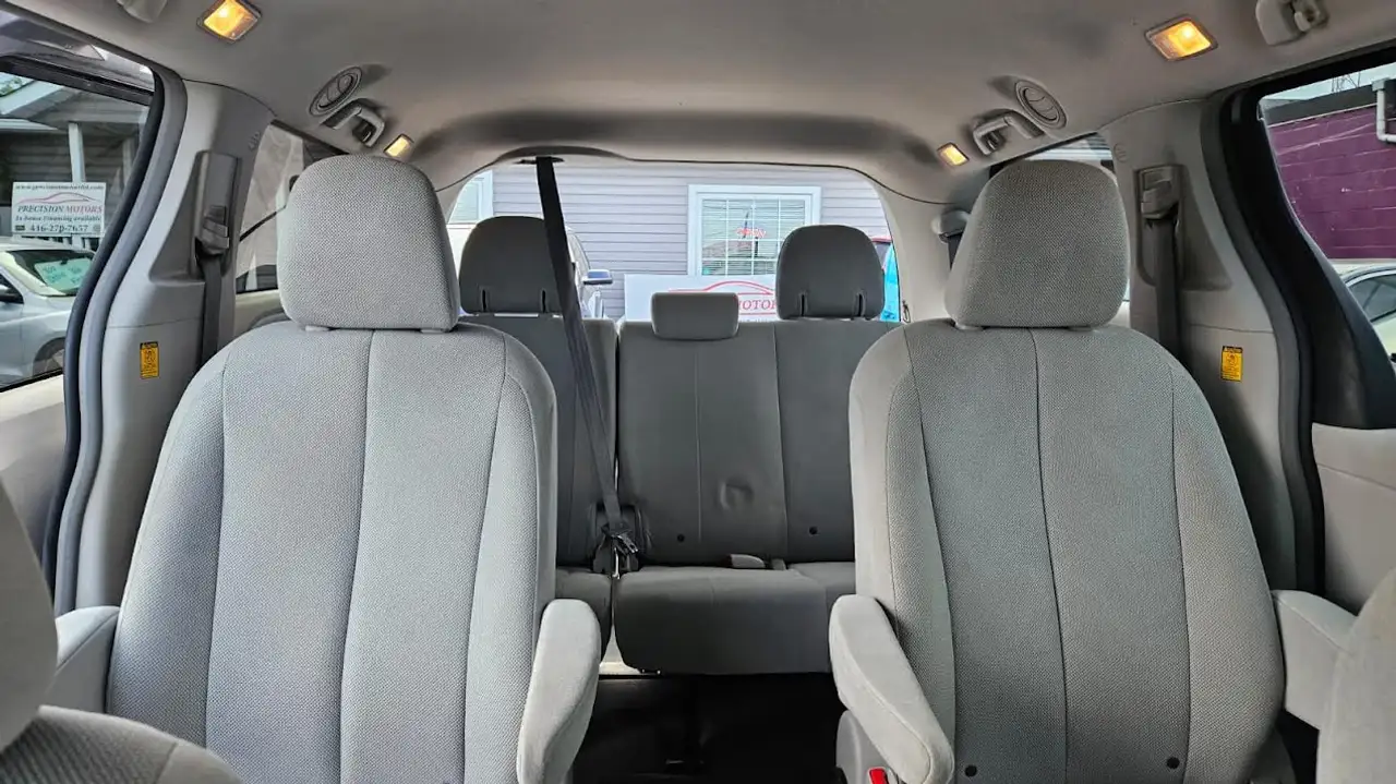Toyota Sienna снимка Toyota Sienna
