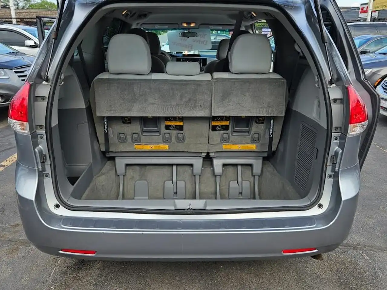 Toyota Sienna снимка Toyota Sienna