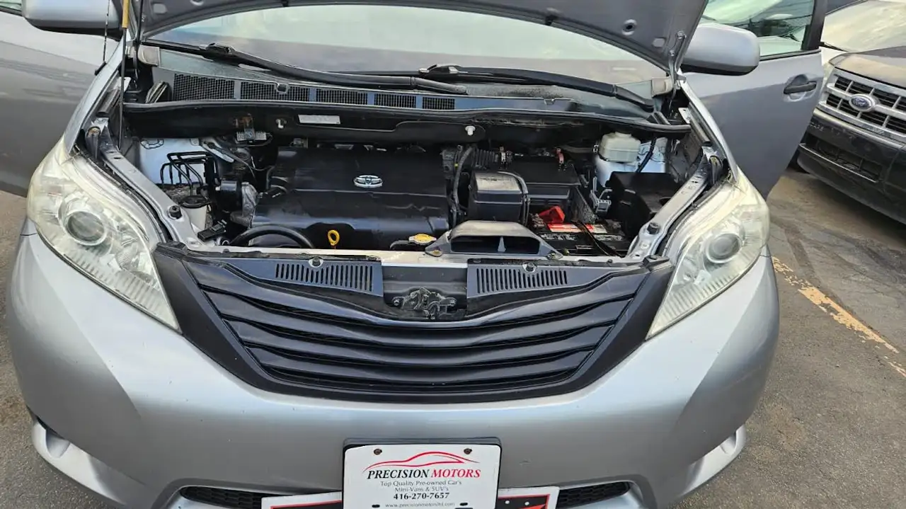 Toyota Sienna снимка Toyota Sienna