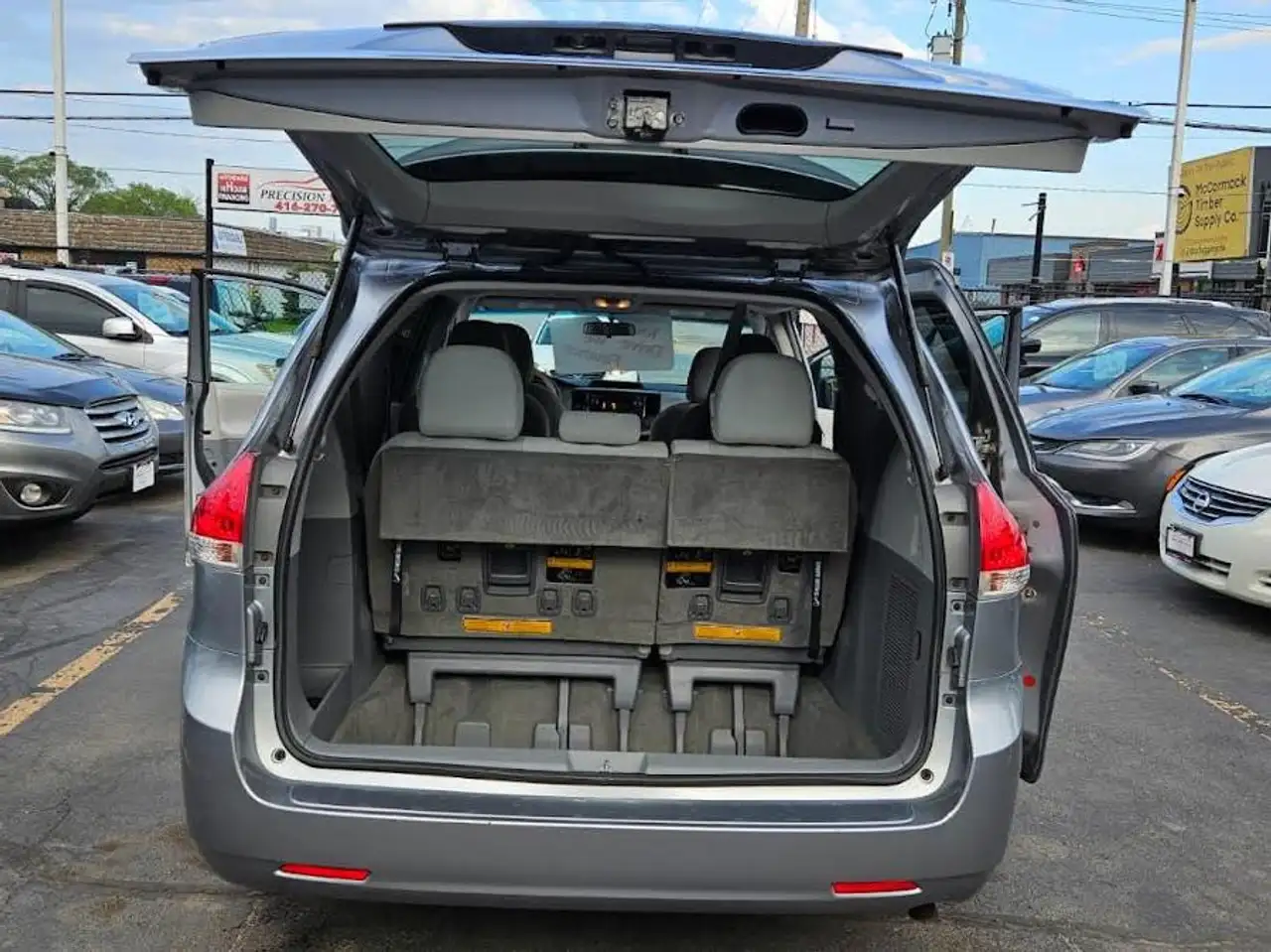 Toyota Sienna снимка Toyota Sienna