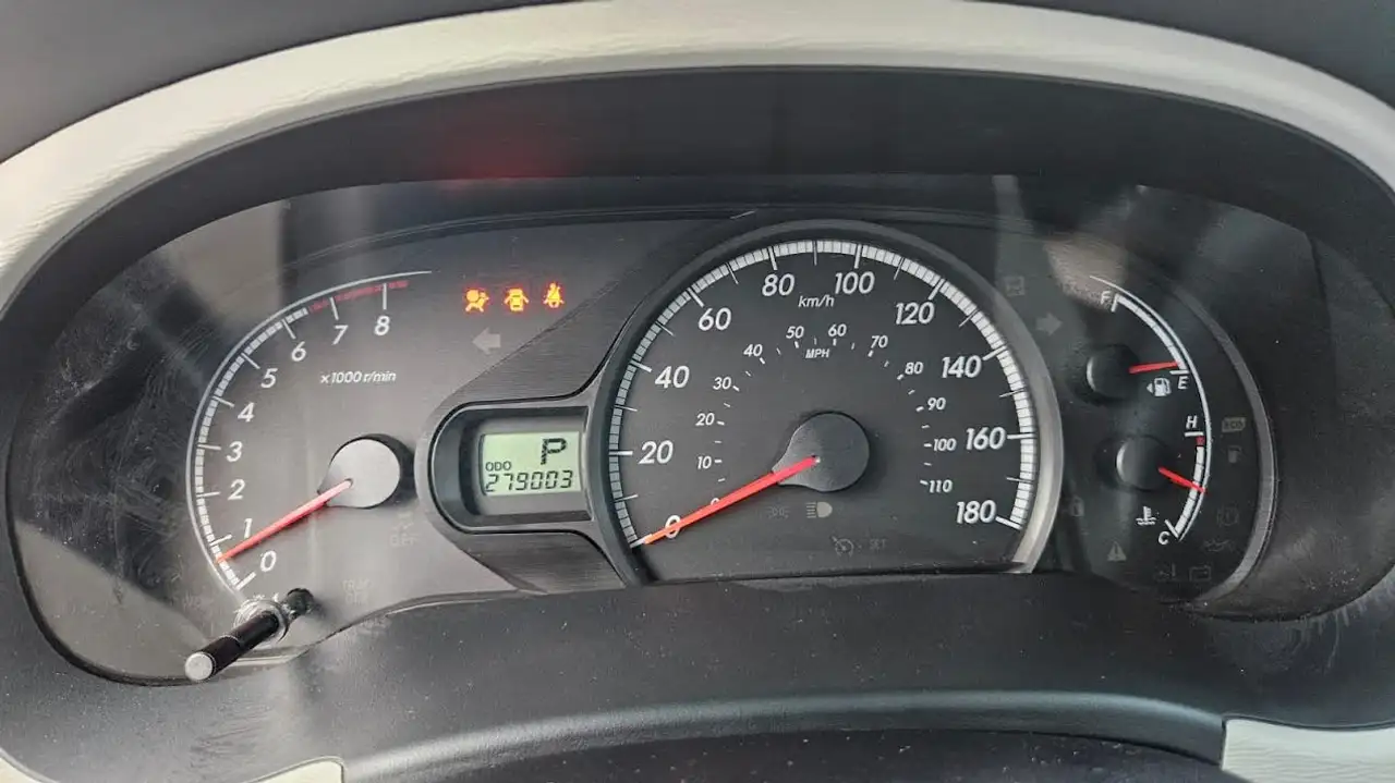 Toyota Sienna снимка Toyota Sienna