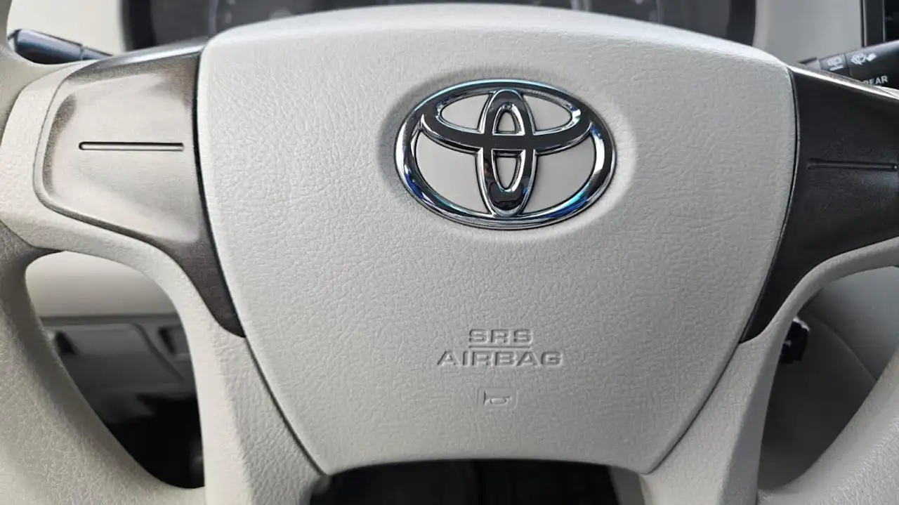 Toyota Sienna снимка Toyota Sienna
