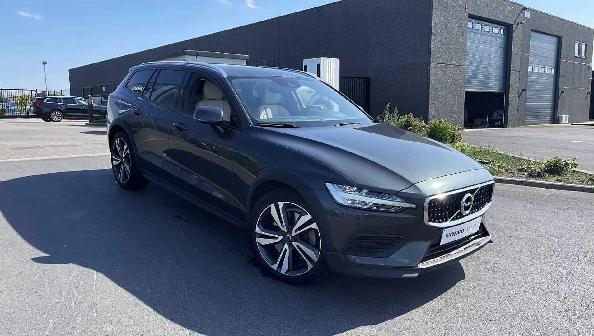 Volvo V60 Cross Country D3 AWD Automatique Gris - 2