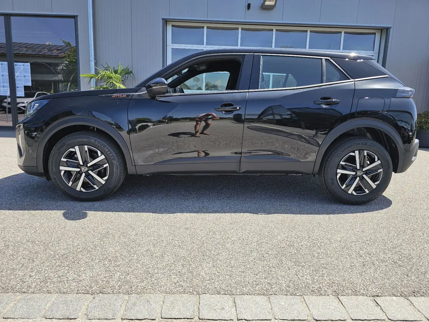 Peugeot 2008 Style 1.2 Pure Tech 100 LED*SHZ*PDC* Noir - 2
