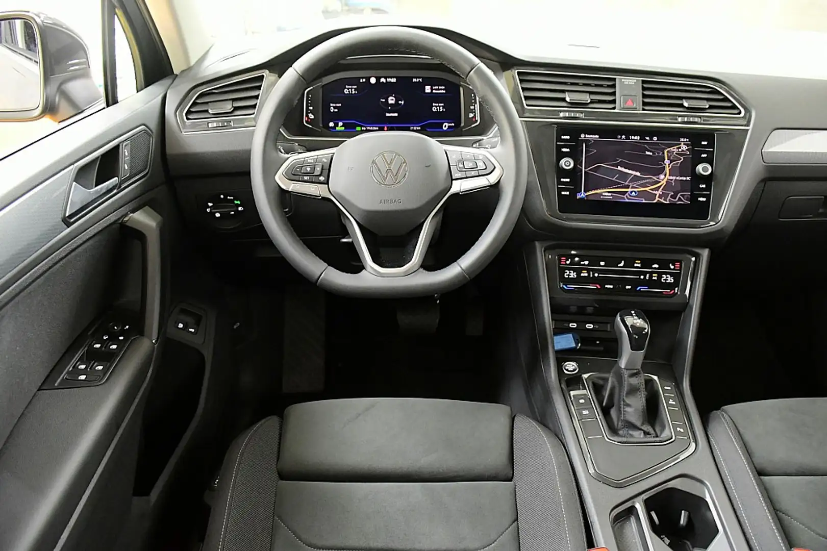 Volkswagen Tiguan 1,4 TSI eHybrid Life DSG Schwarz - 2