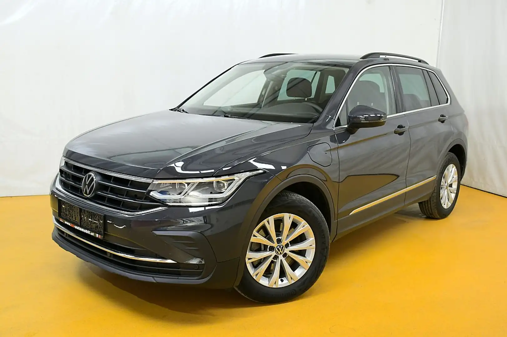 Volkswagen Tiguan 1,4 TSI eHybrid Life DSG Grau - 1