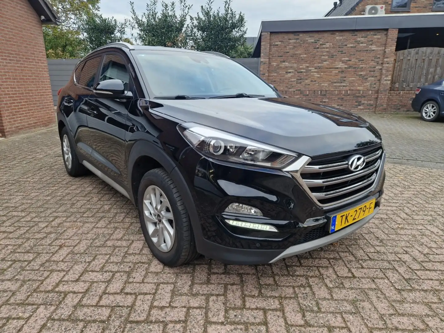 Hyundai TUCSON 1.6 GDI Comfort NL-auto Navi Clima Cruise Camera Noir - 2