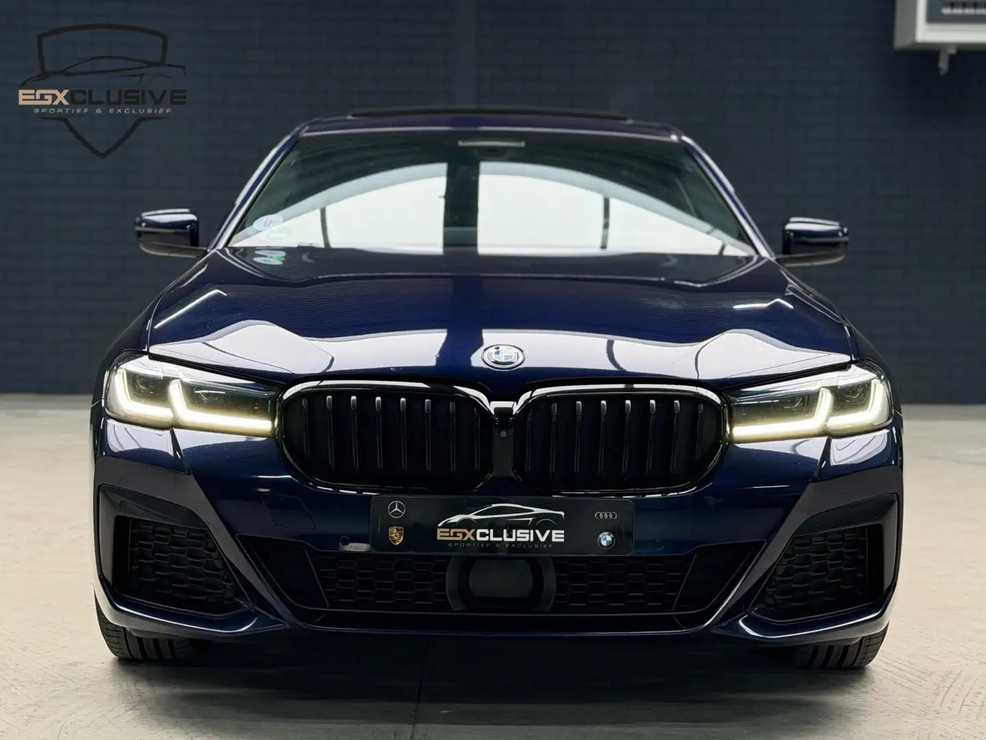 BMW 545 5-serie 545e xDrive Business Edition Plus B&W/Pano Blauw - 2