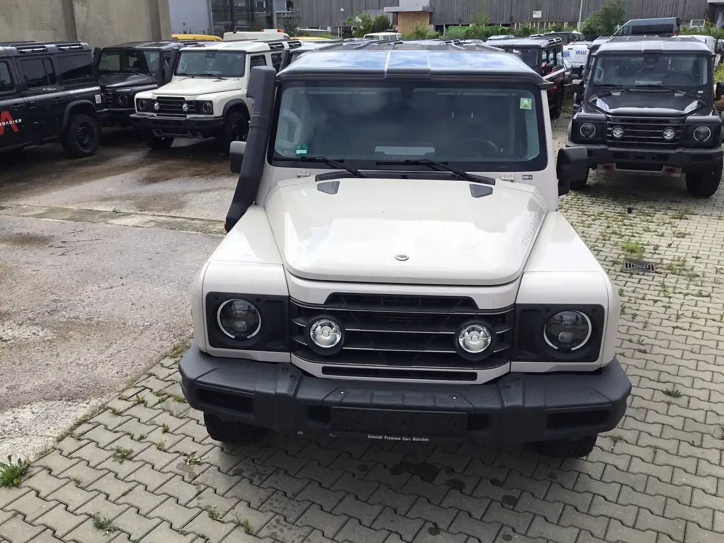 Ineos Grenadier Station Wagon 3.0L Turbo Trialmaster Edition Beige - 2