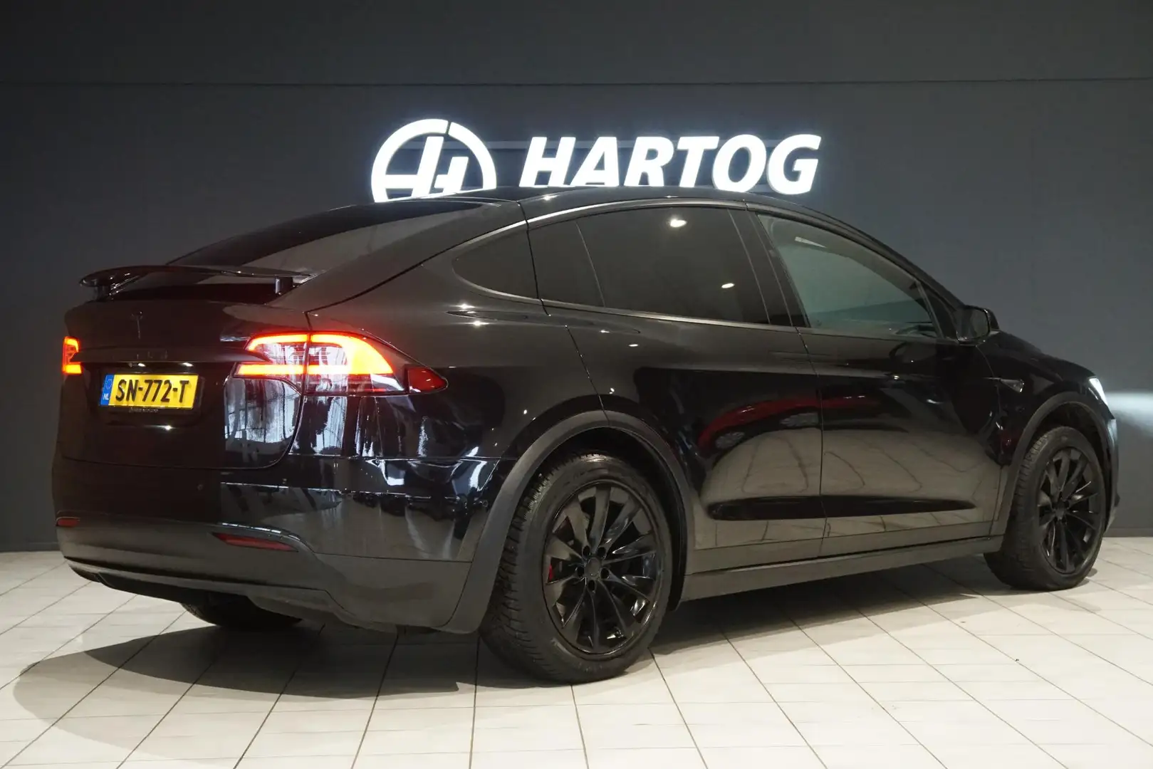 Tesla Model X 100D 481PK *INCL. BTW* + AUTOPILOT Zwart - 2