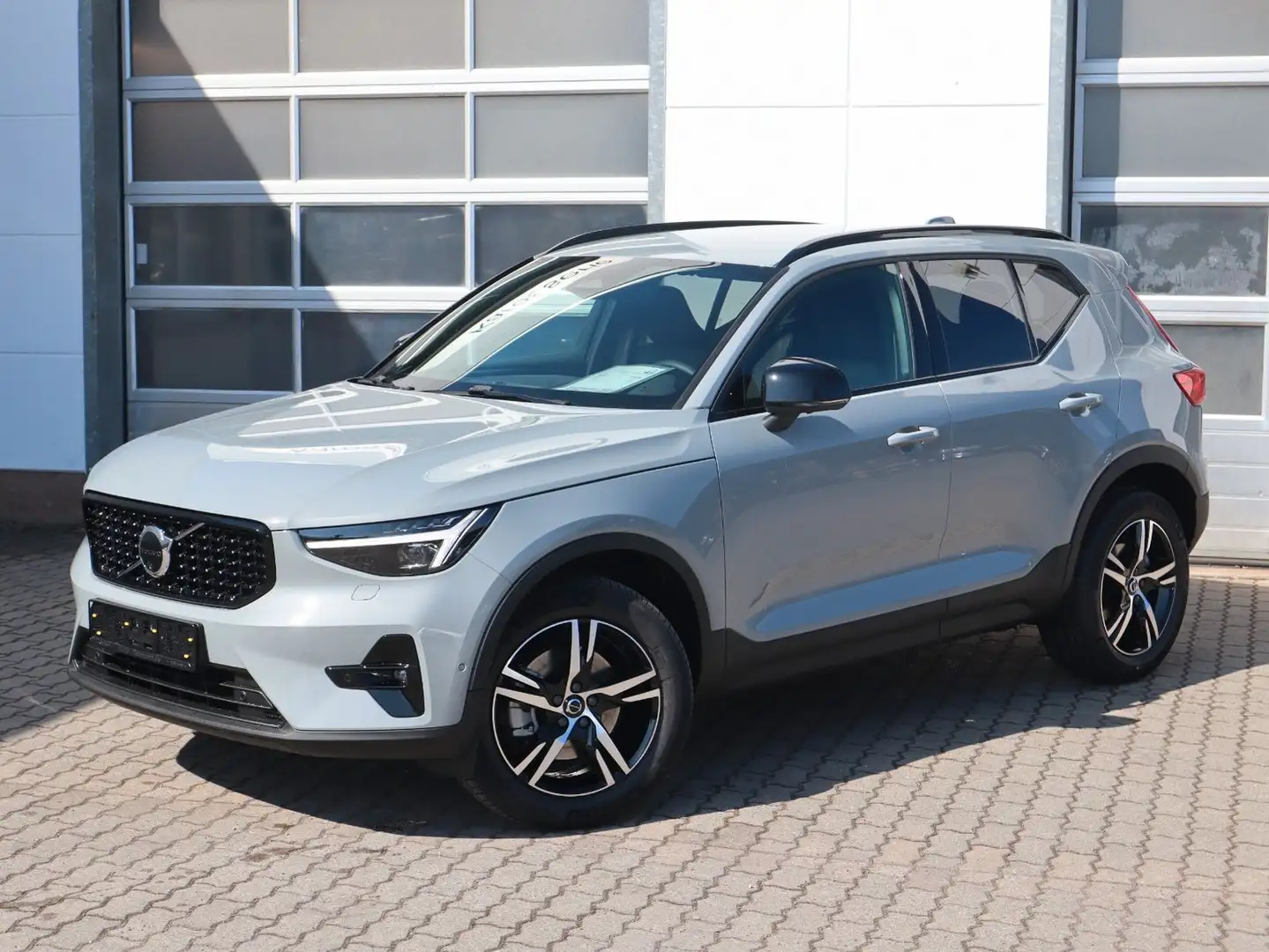 Volvo XC40 Plus Dark FWD* Bussiness*Fronth Grau - 2