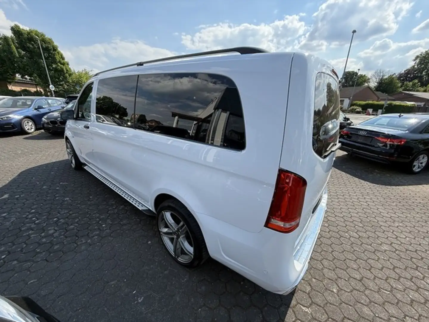Mercedes-Benz Vito Tourer°Navi°CarPlay°LED°Rück.Kamera°19 Zoll Weiß - 2