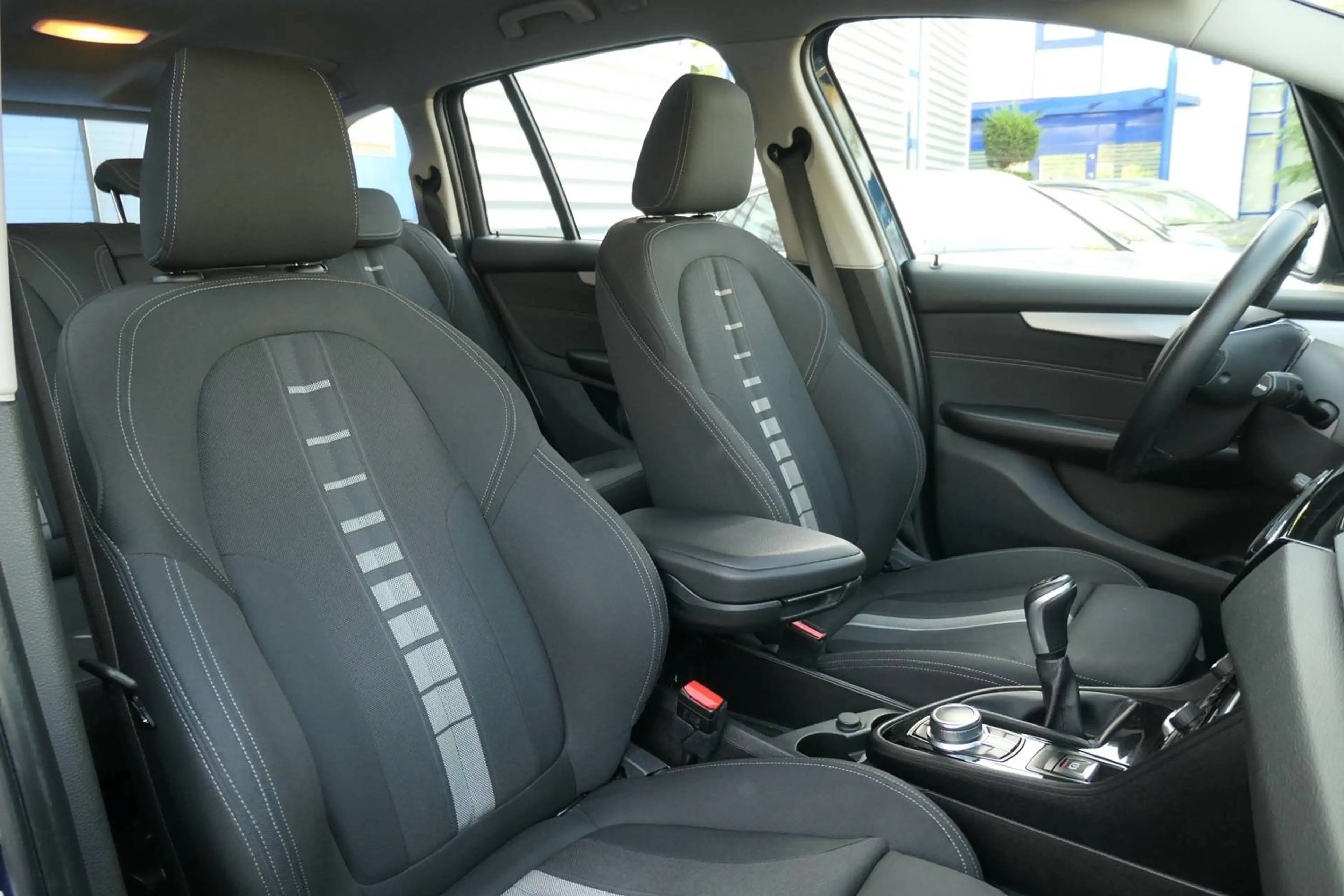 BMW 216 216d GranTourer Sport 7Sitze LED AHK Top Zustand! — photo 2