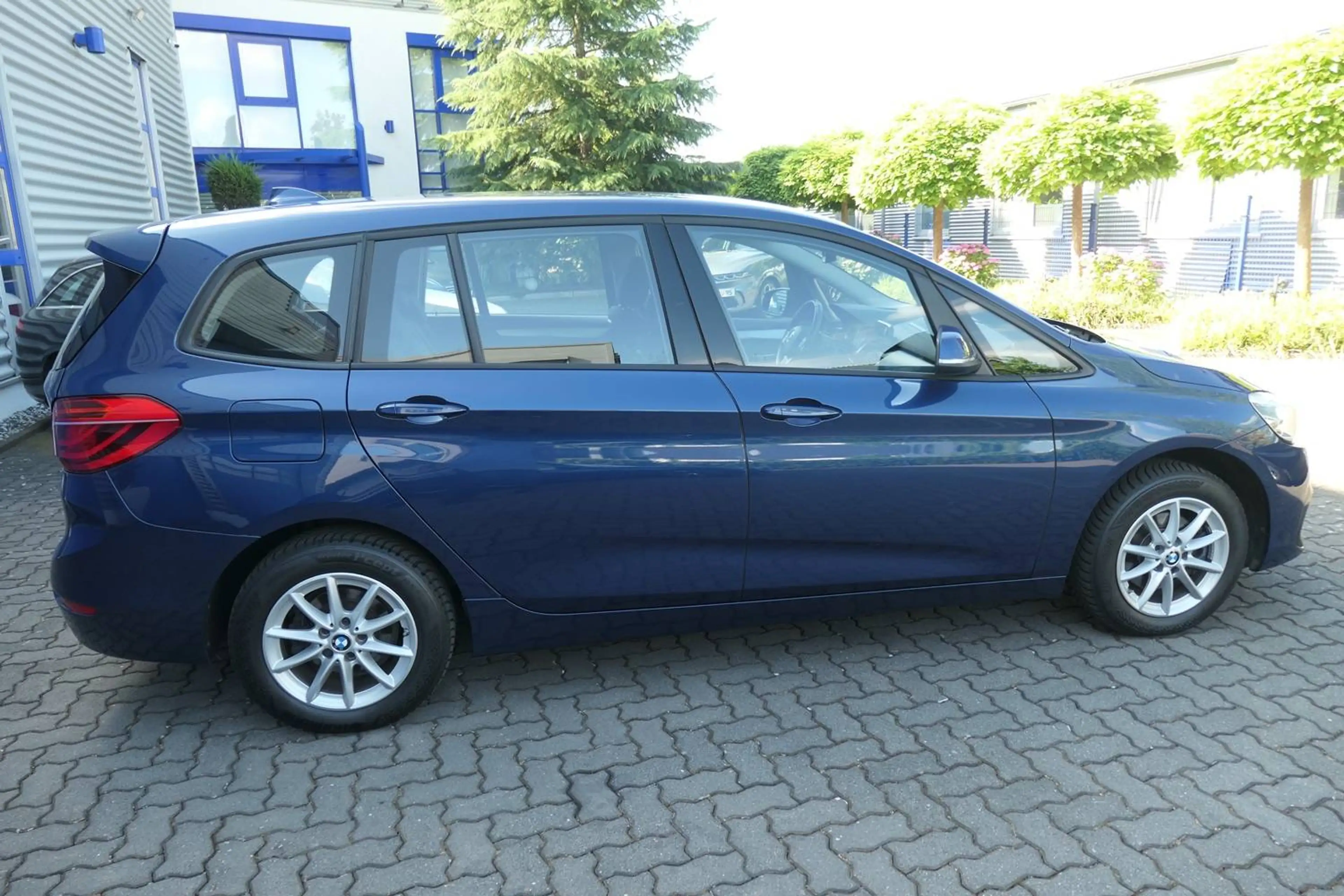 BMW 216 216d GranTourer Sport 7Sitze LED AHK Top Zustand! — photo 15