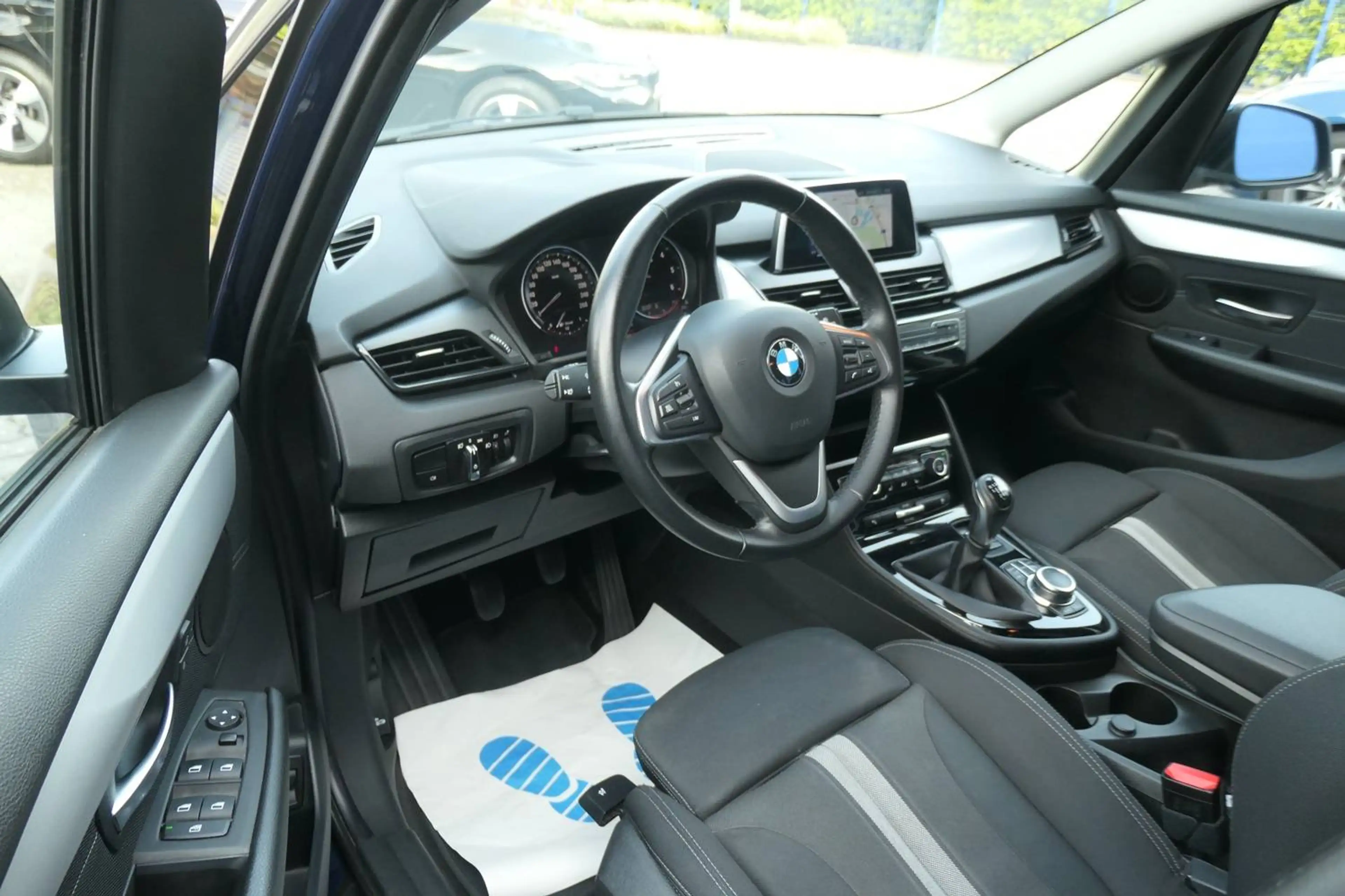BMW 216 216d GranTourer Sport 7Sitze LED AHK Top Zustand! — photo 5