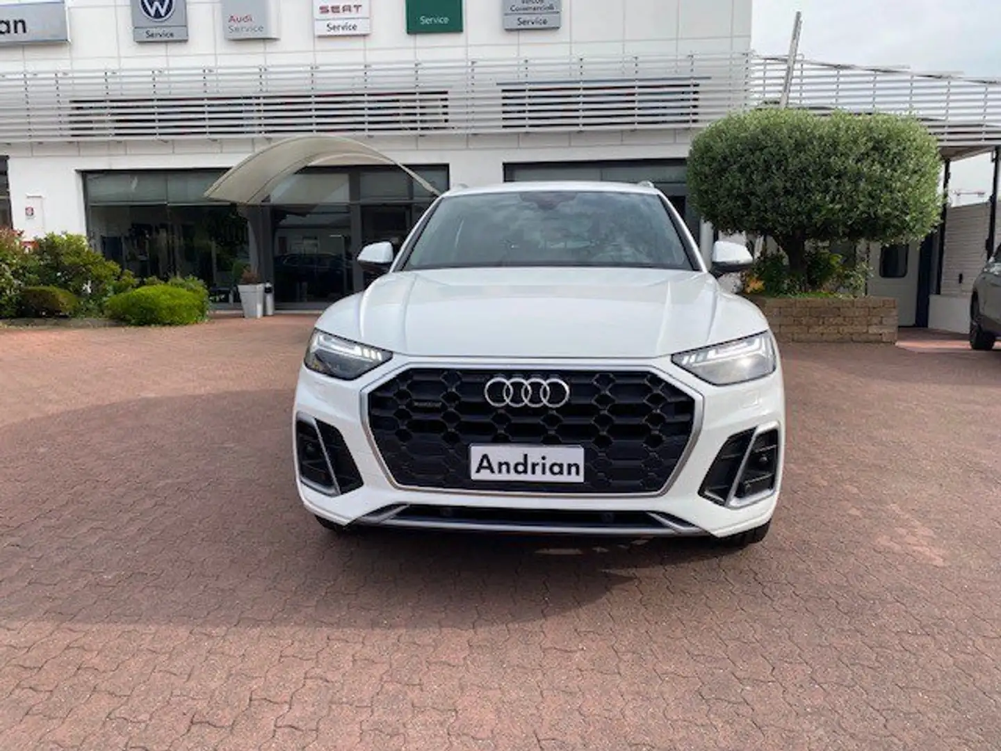 Audi Q5 40 TDI 204 CV quattro S tronic S line Blanc - 2