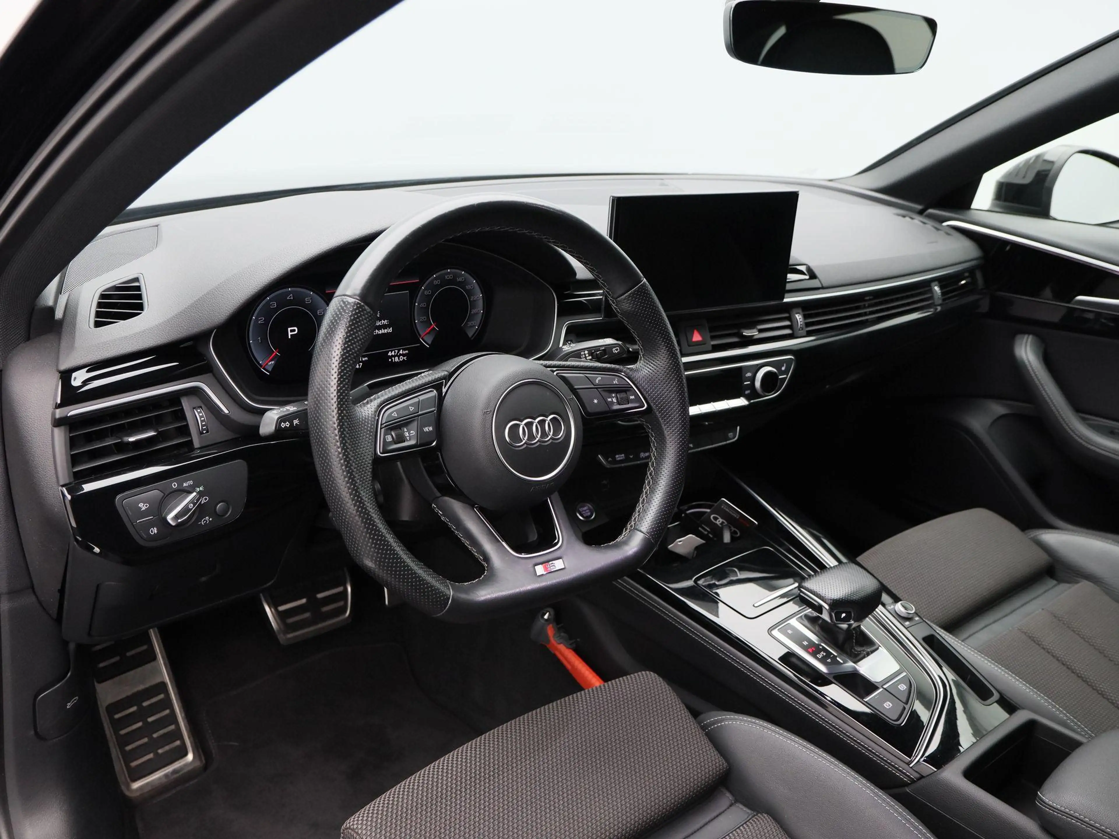 Audi A4 Avant 35 TFSi 150 Pk Automaat S-Line Competition | — photo 3