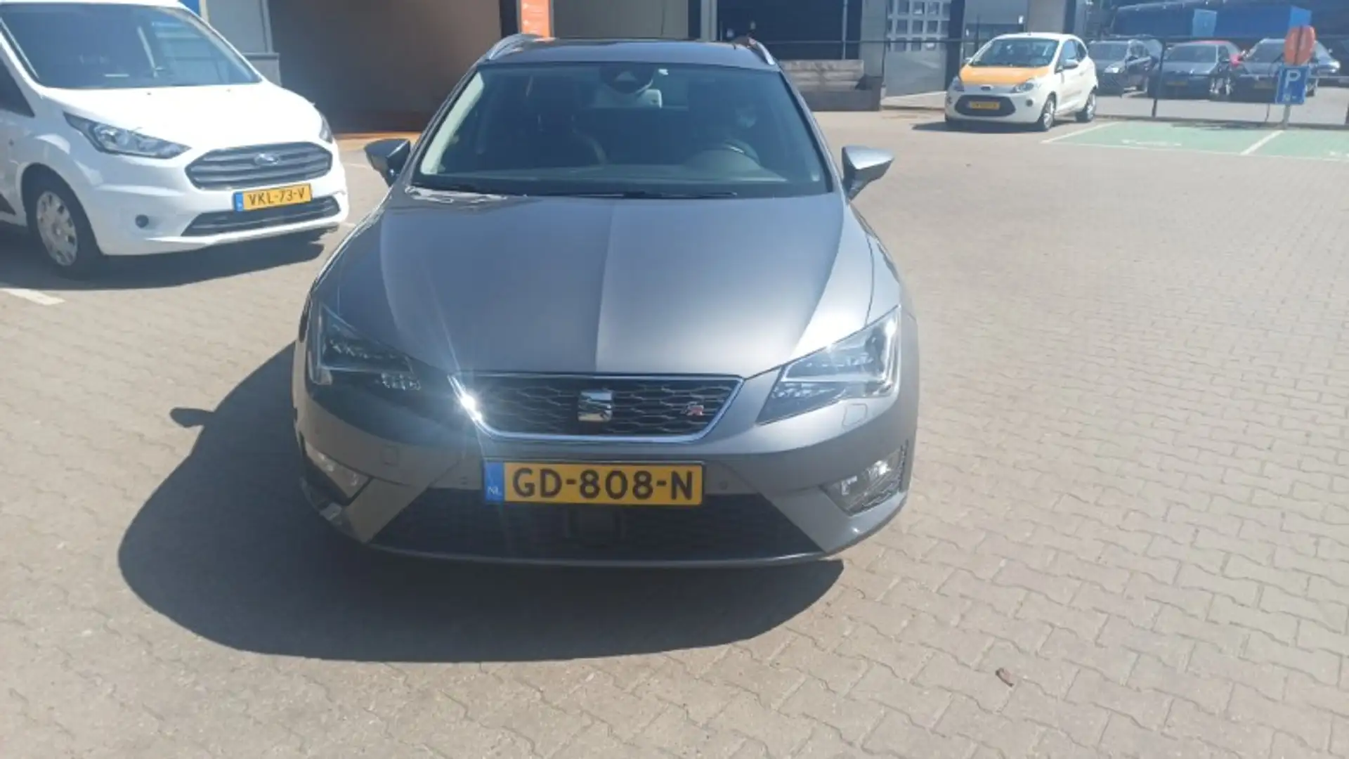 SEAT Leon 1.4 TSI ACT 150pk DSG-7 FR Dynamic Grijs - 2