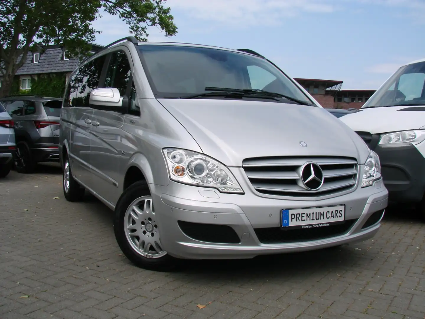 Mercedes-Benz Viano 3.0CDi Ambiente Edition lang Airmatic Bi-Xenon AHK Silber - 1