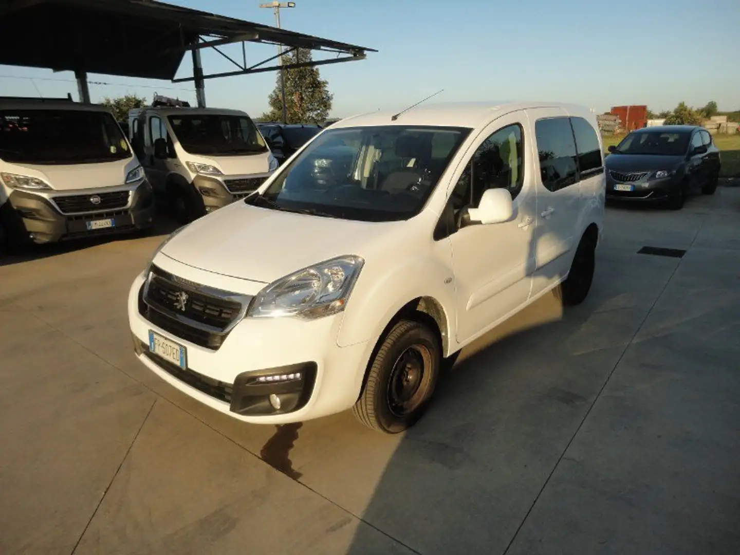 Peugeot Partner Partner Tepee BlueHDi 100 4x4 Active Traction Con Bianco - 2