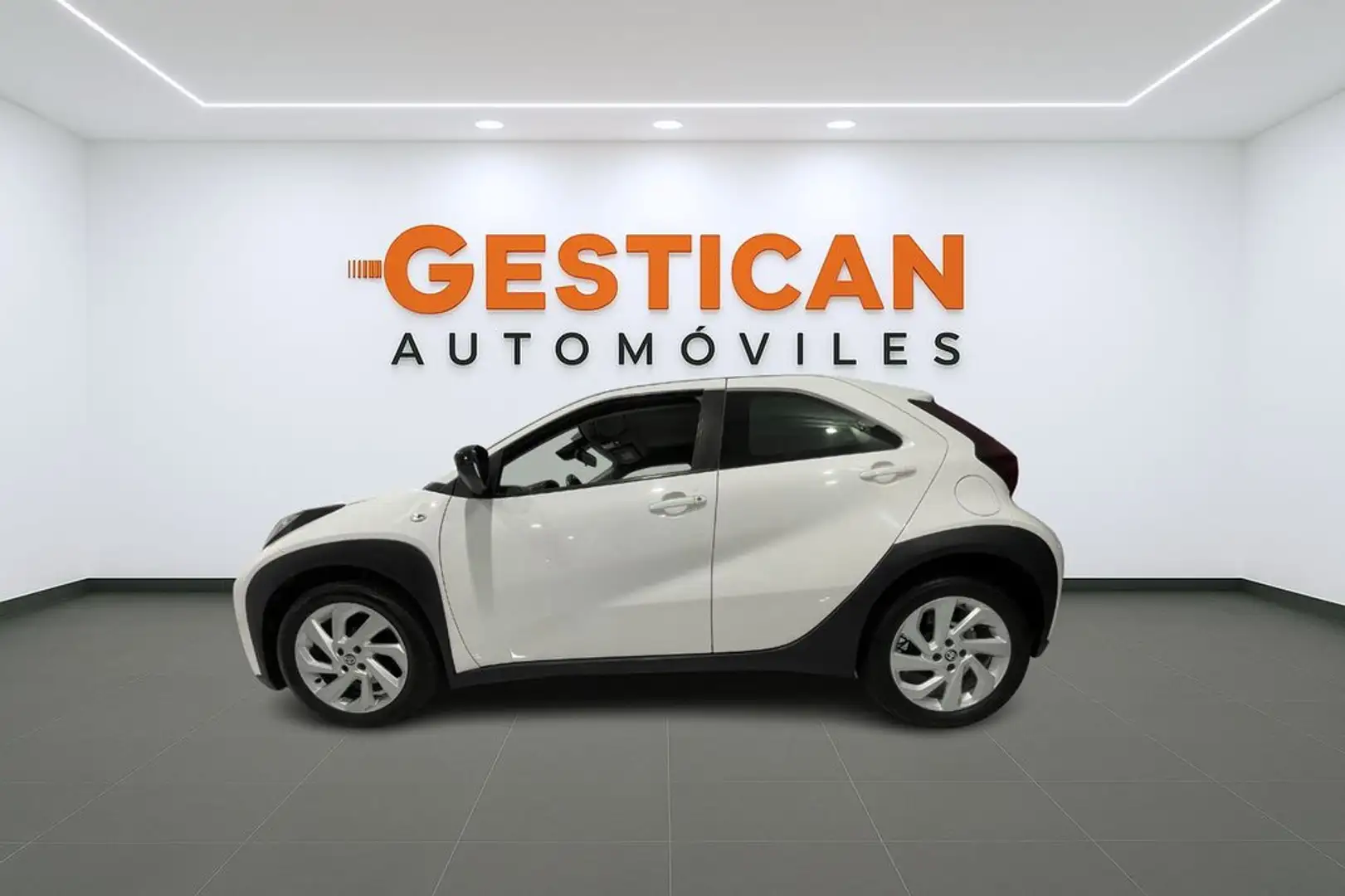 Toyota Aygo X 1.0 VVT-I 72CV Play Blanco - 2