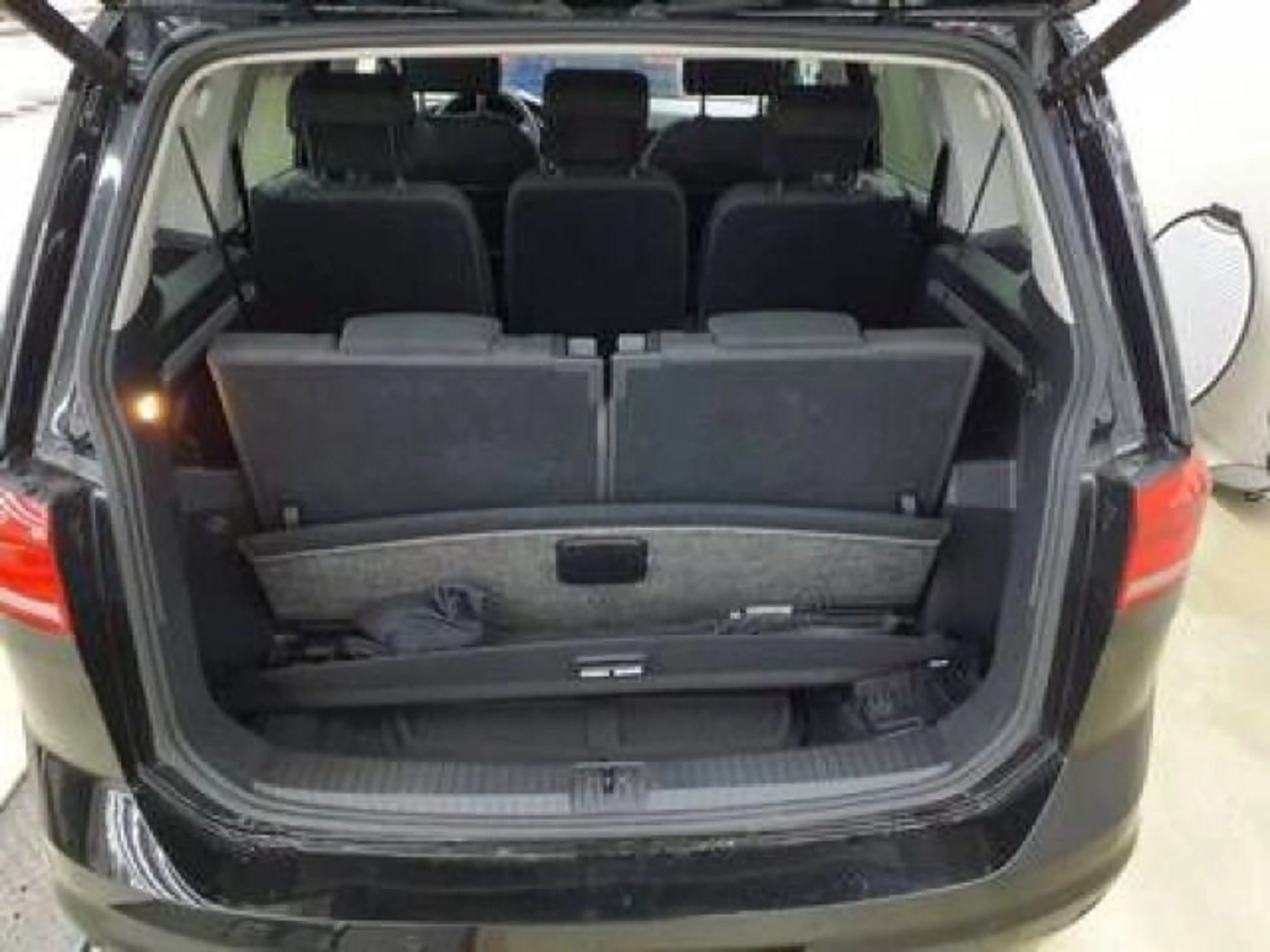 Volkswagen Touran 1.5 TSI DSG Highline Navi AHK LED 7Sitzer — photo 7