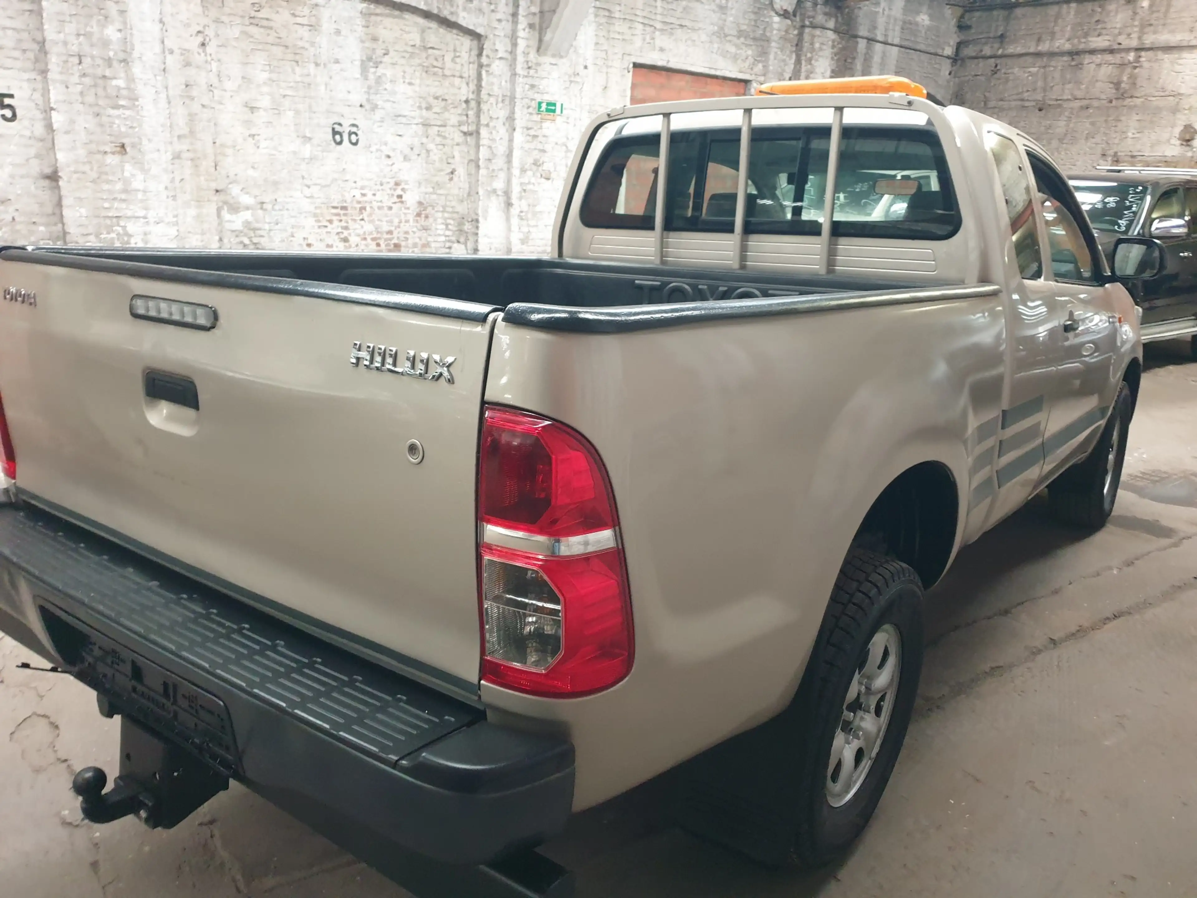 Toyota Hilux 2.5 D-4D  Xtra Cab — photo 3