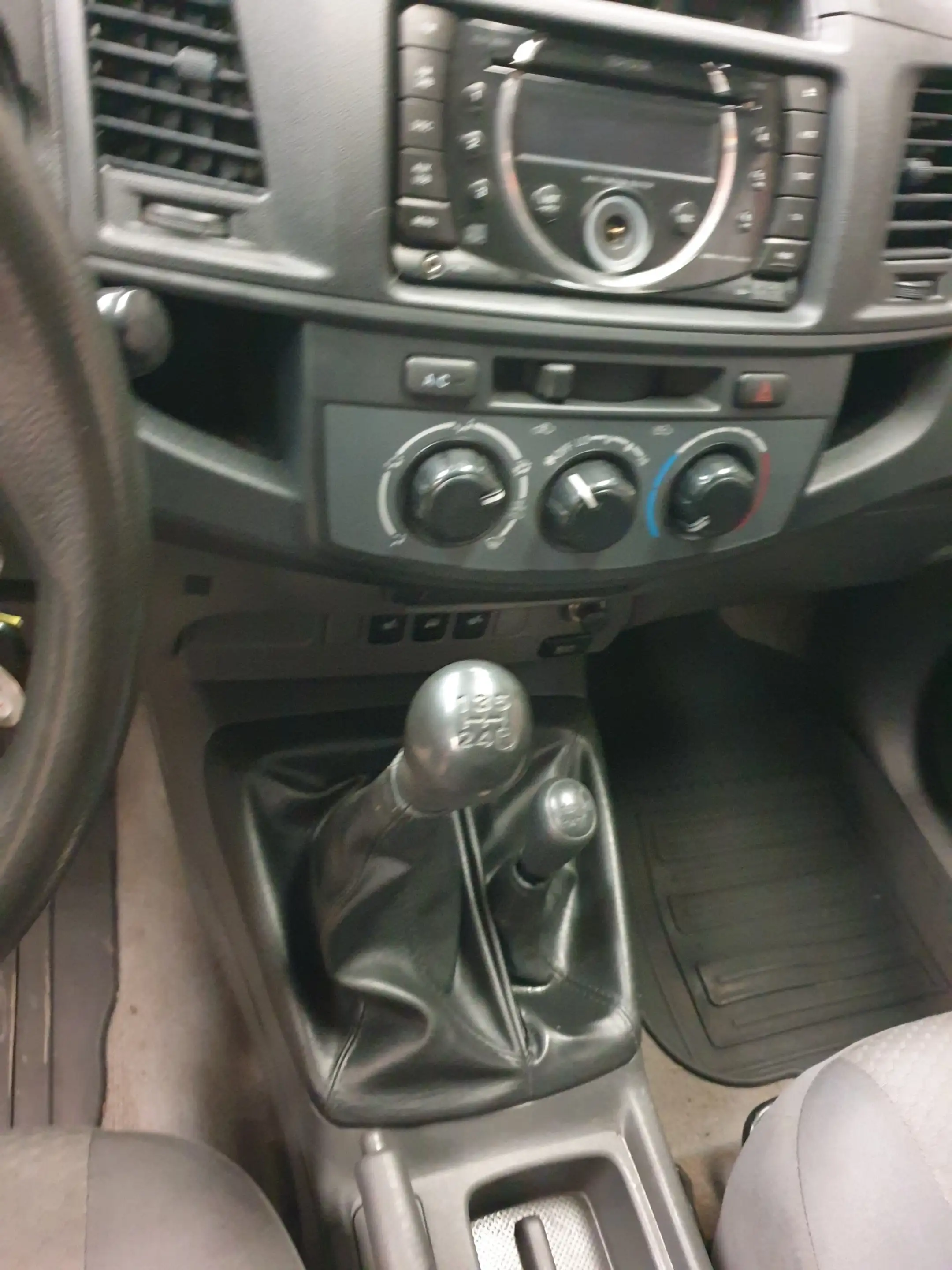 Toyota Hilux 2.5 D-4D  Xtra Cab — photo 6