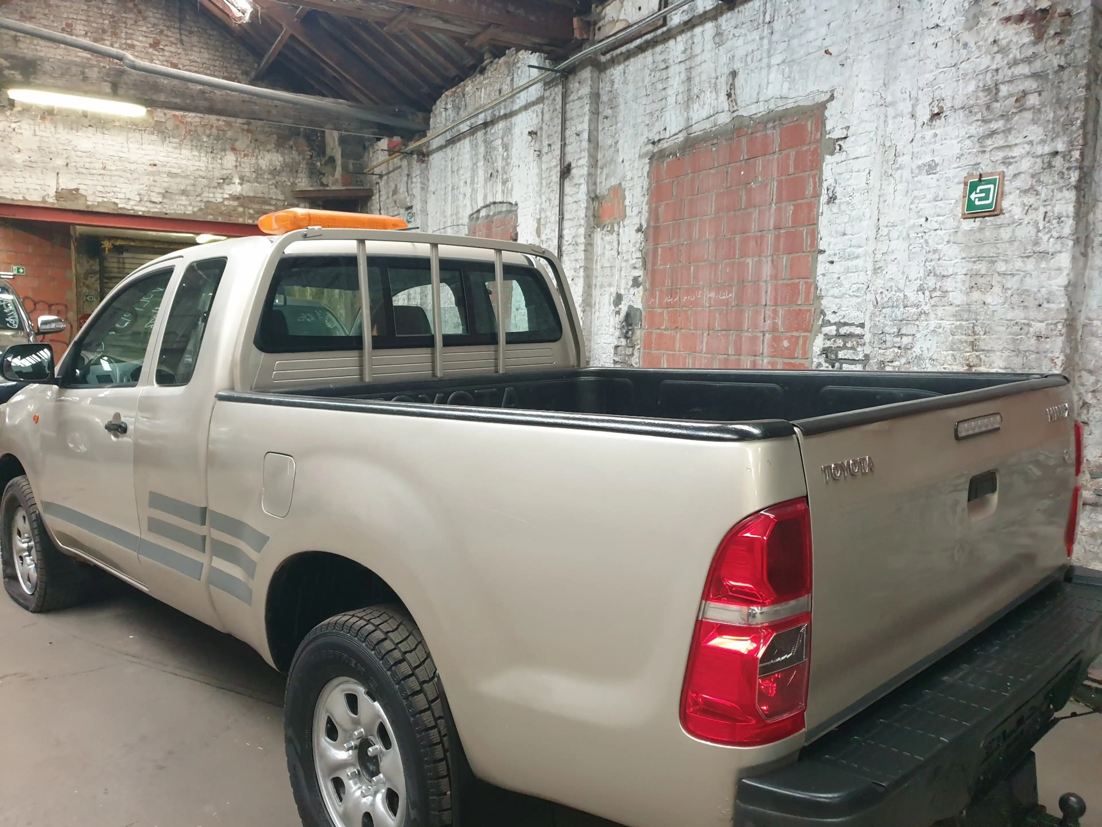 Toyota Hilux 2.5 D-4D  Xtra Cab — photo 4