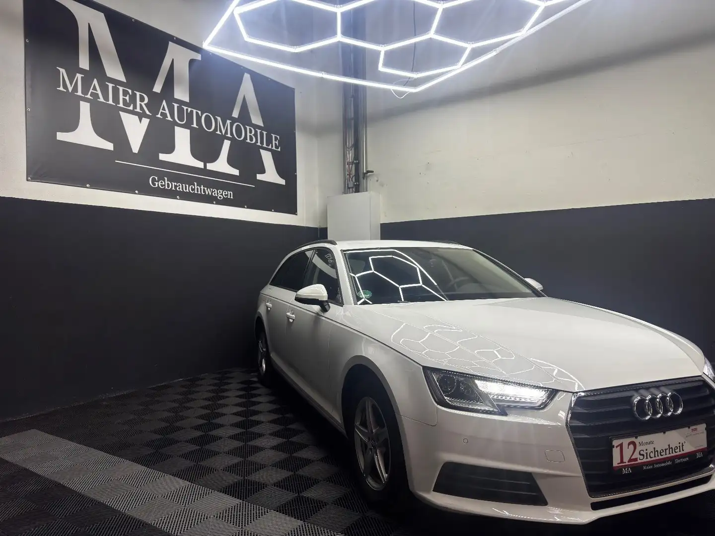 Audi A4 Avant 2,0TDI*AHK*TEMPOMAT*SHZ*XENON*PDC Weiß - 1