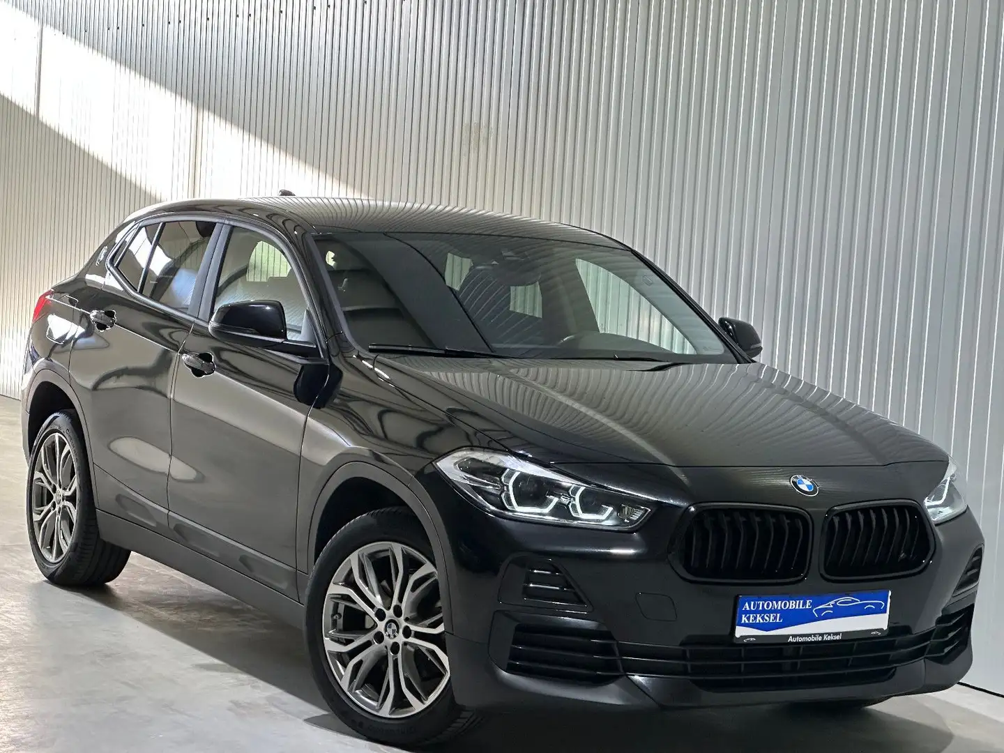 BMW X2 sDrive18d Aut. *LED*NAVI*LEDER*DAB*BT*PDC*18" Schwarz - 2