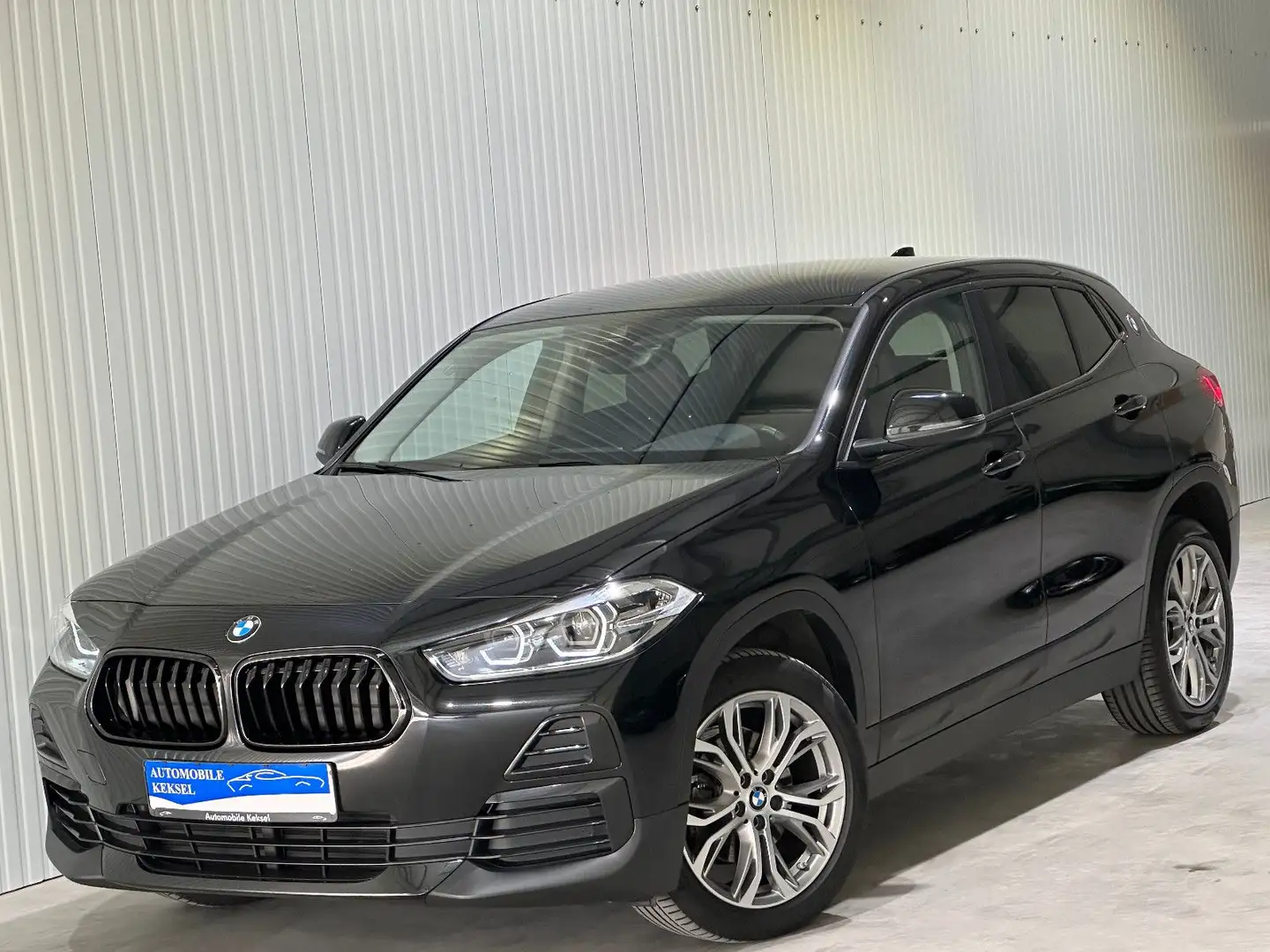 BMW X2 sDrive18d Aut. *LED*NAVI*LEDER*DAB*BT*PDC*18" Schwarz - 1