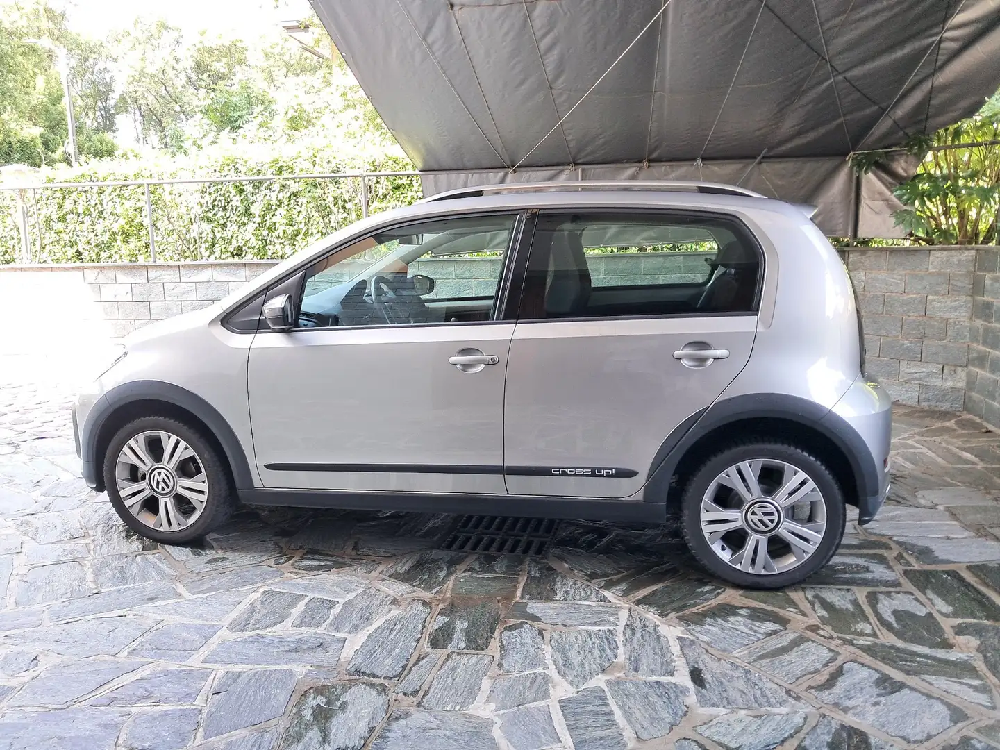 Volkswagen up! 5p 1.0 Cross 75cv - 2