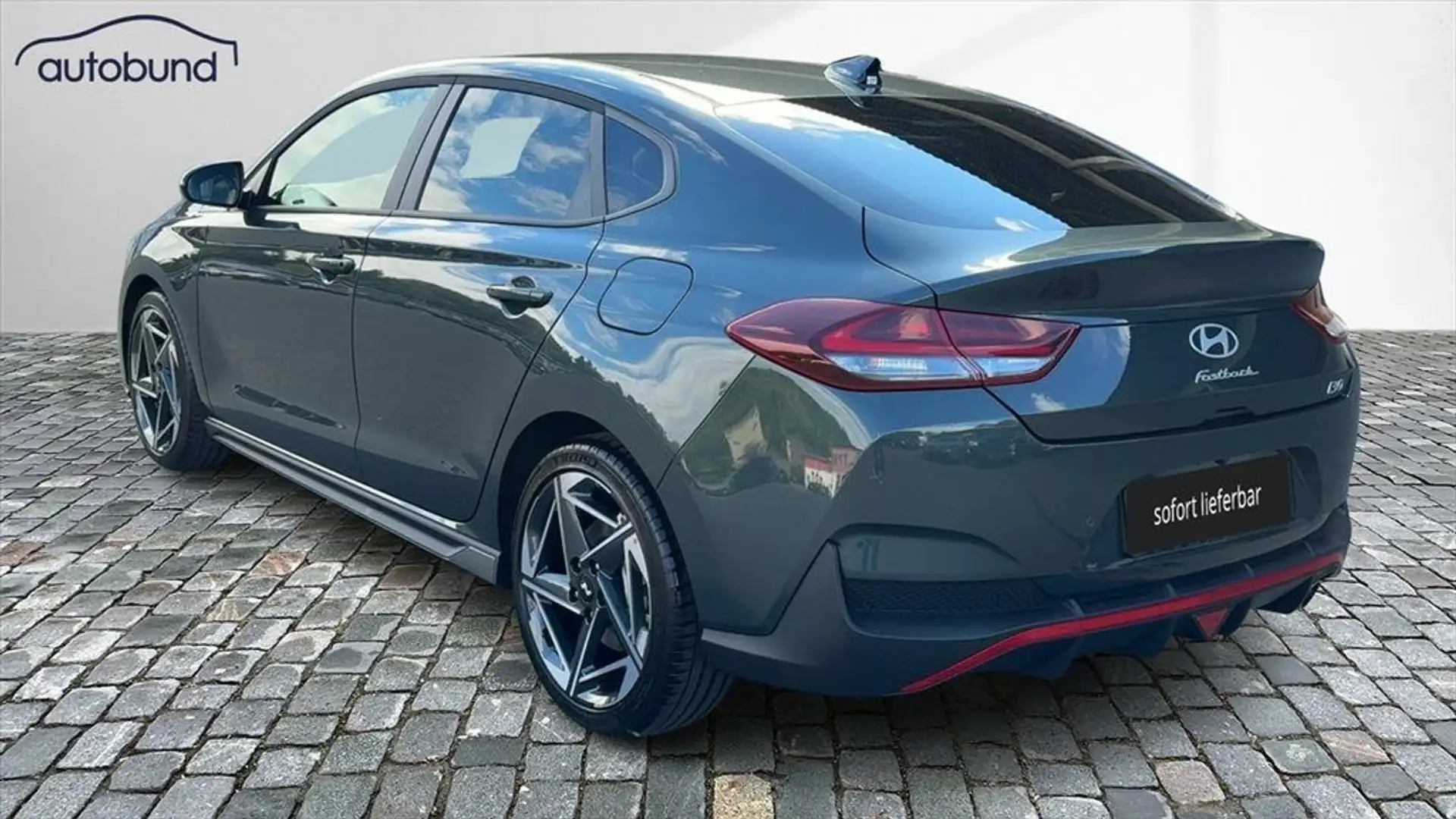 Hyundai i30 III Fastback 1,5 (MHEV) T-GDi Fastback Grün - 2