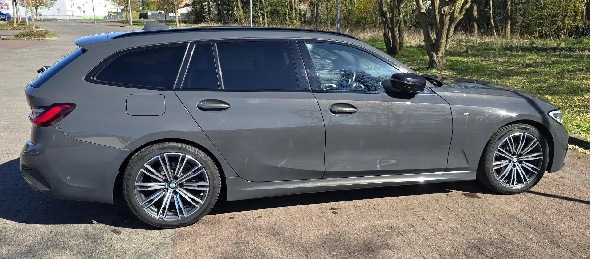 BMW 318 3er Touring M Sport,HUD,LASER,ACC,DAB Grau - 1