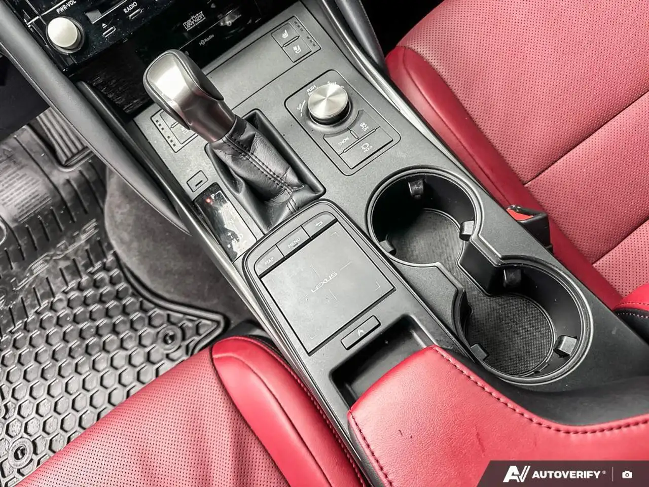 Lexus IS снимка Lexus IS